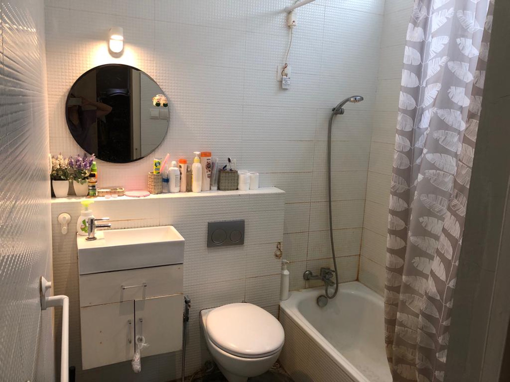 Dijual Rumah terletak di Area Komersil Mampang Prapatan, Jakarta Selatan