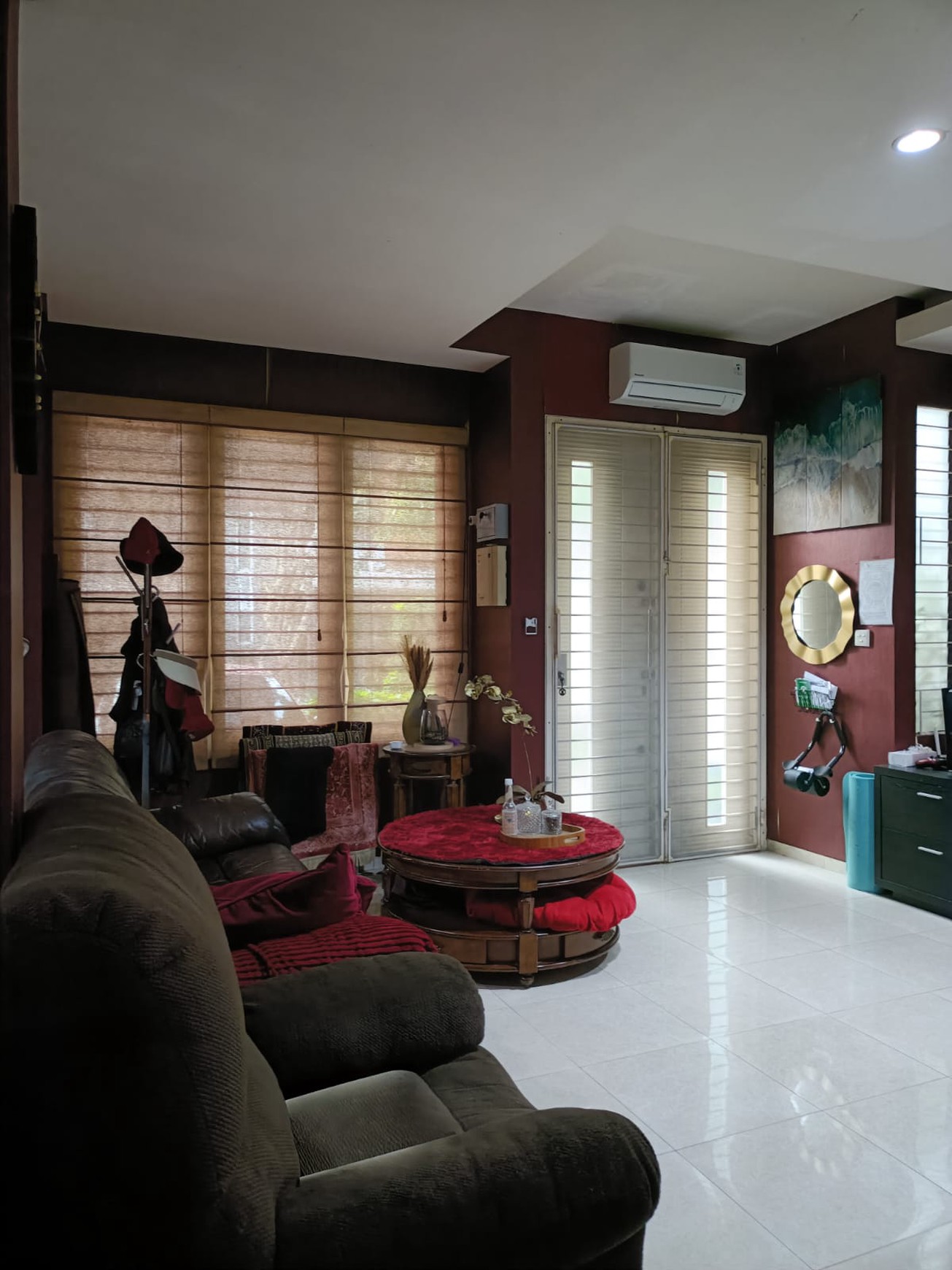 Rumah 3 Lantai Posisi HOOK SHM Siap Huni Dengan Hunian Nyaman KT 4 KM 4 @Bintaro -Sektor 9