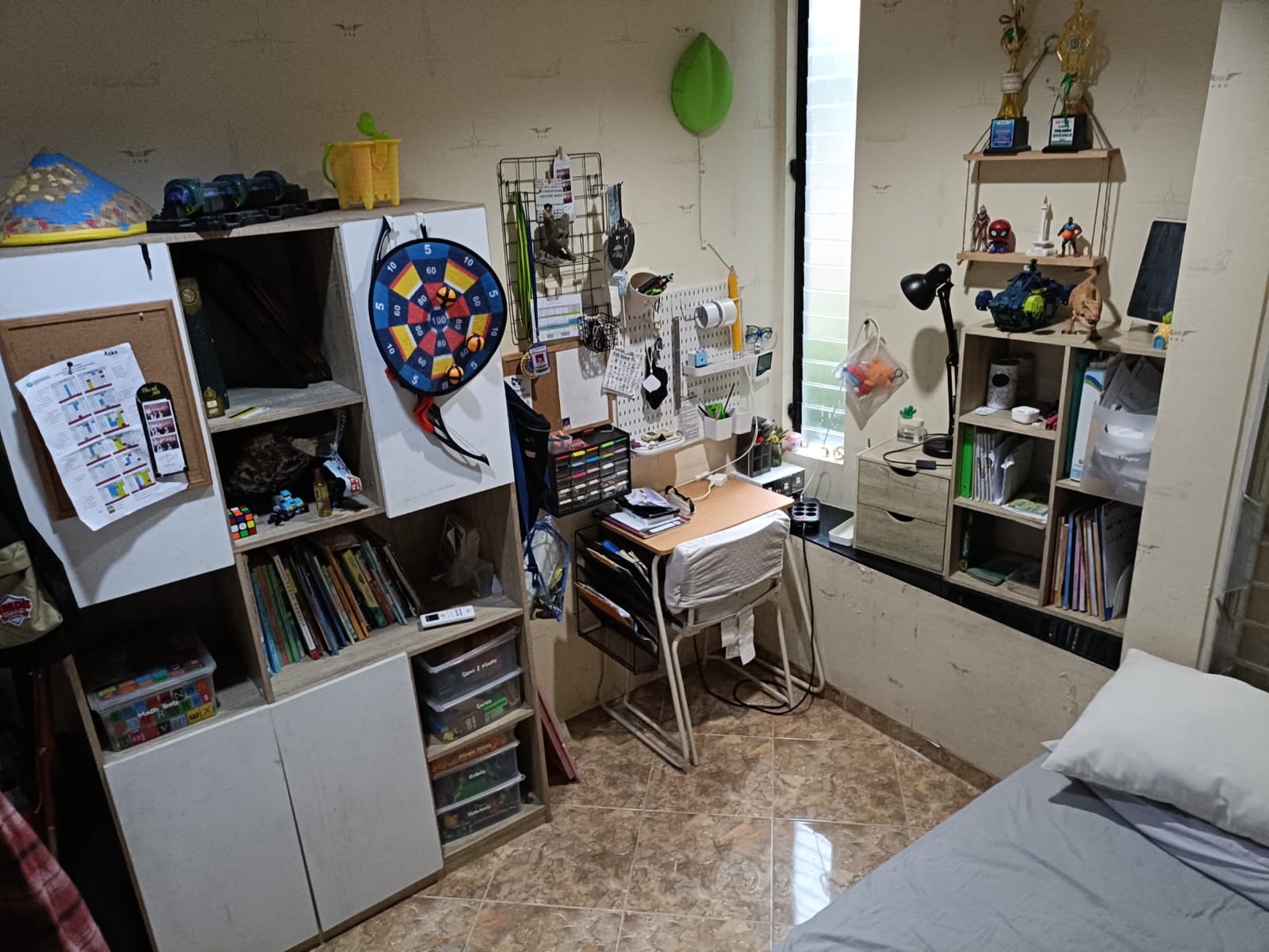 Rumah 3 Lantai Posisi HOOK SHM Siap Huni Dengan Hunian Nyaman KT 4 KM 4 @Bintaro -Sektor 9
