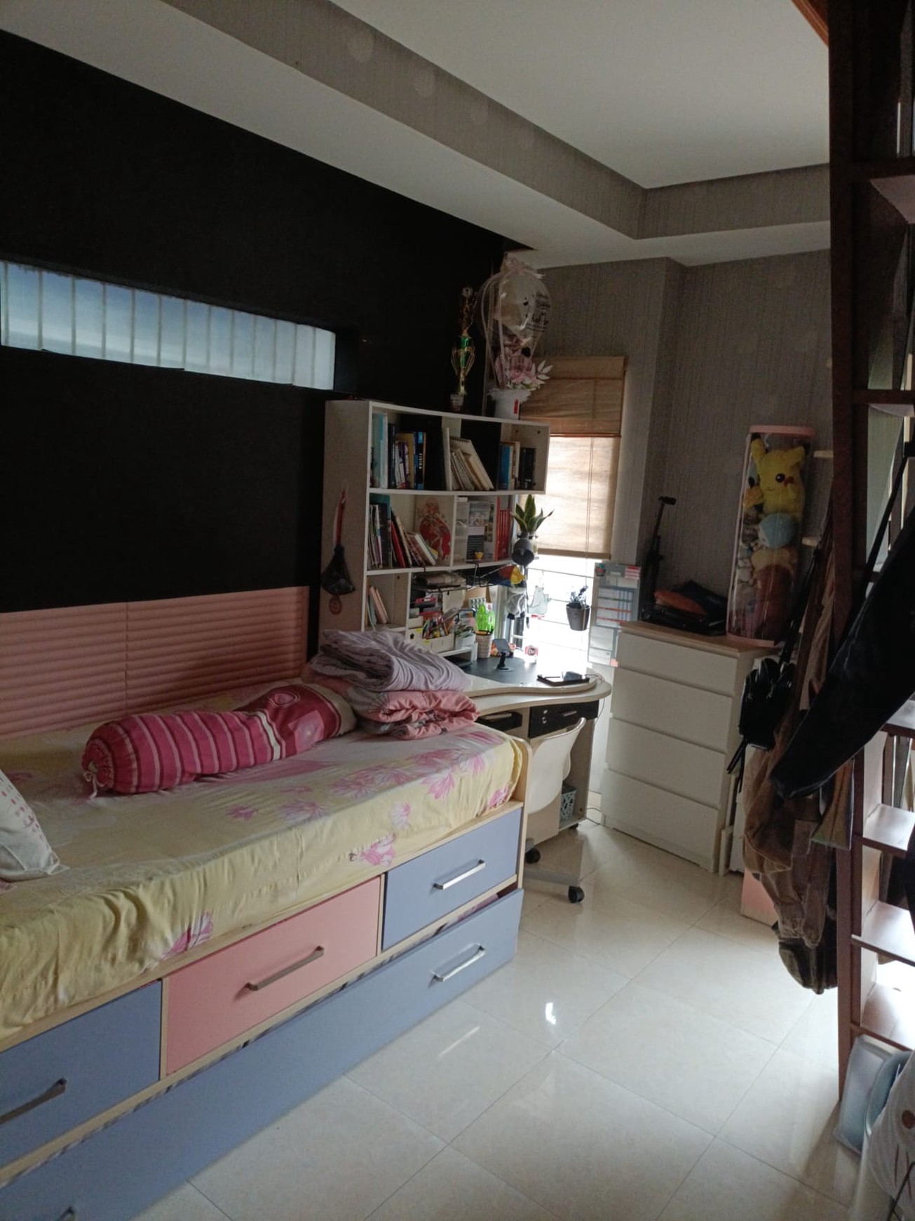 Rumah 3 Lantai Posisi HOOK SHM Siap Huni Dengan Hunian Nyaman KT 4 KM 4 @Bintaro -Sektor 9