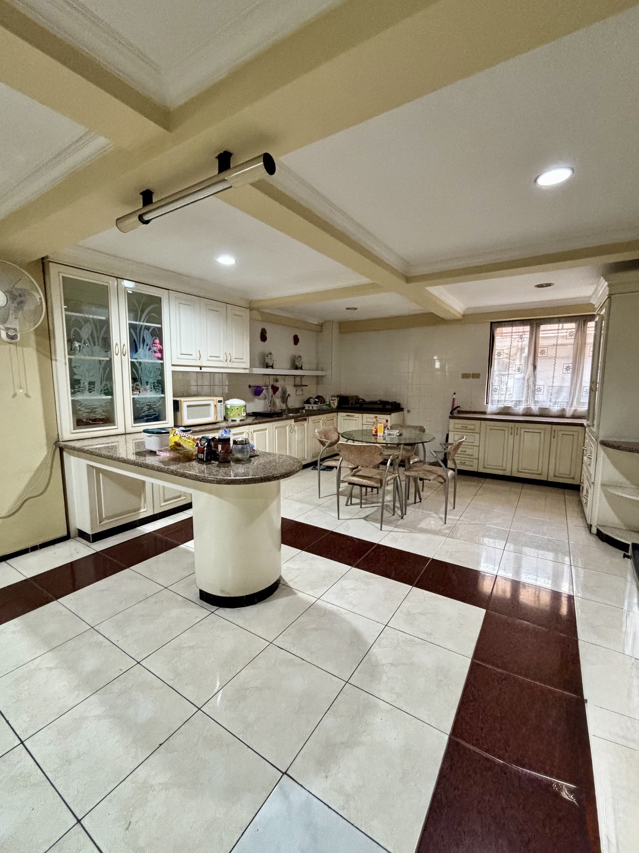 Dijual Cepat Gedung Mini Lokasi Premium Kawasan Pusat Hiburan Mangga Besar Raya Jakarta Barat