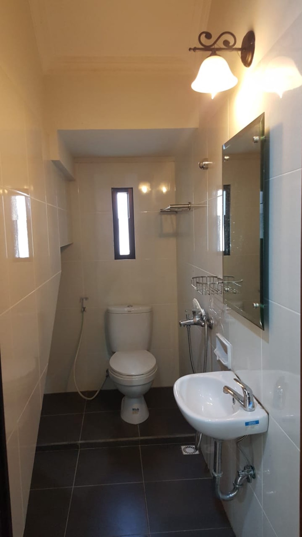Rumah Bagus Siap Huni Furnished Terawat di Discovery Fiore, Bintaro Jaya Sektor 9, Tangerang Selatan