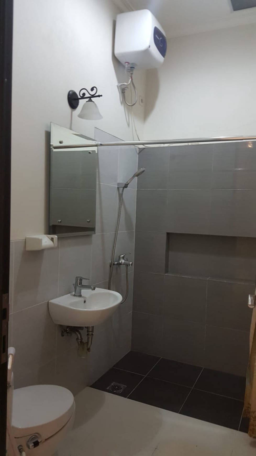 Rumah Bagus Siap Huni Furnished Terawat di Discovery Fiore, Bintaro Jaya Sektor 9, Tangerang Selatan
