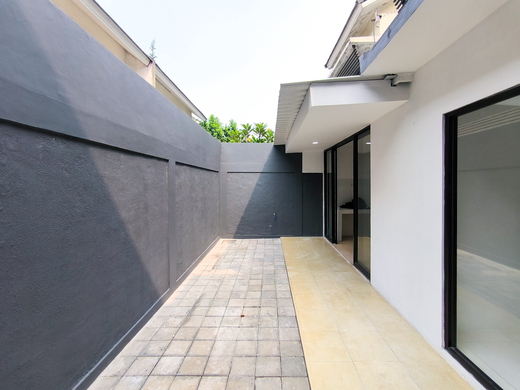Rumah Bagus Terawat dan Siap Huni di Discovery Terra, Bintaro Jaya Sektor 9