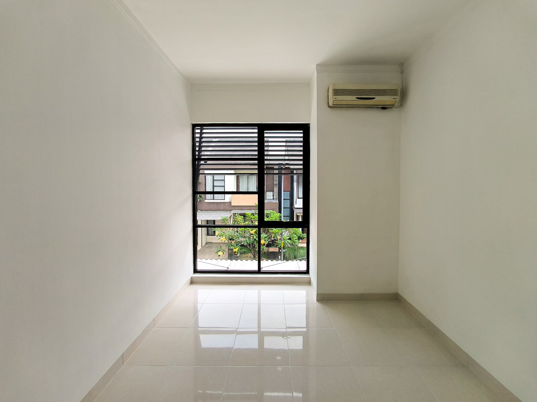 Rumah Bagus Terawat dan Siap Huni di Discovery Terra, Bintaro Jaya Sektor 9
