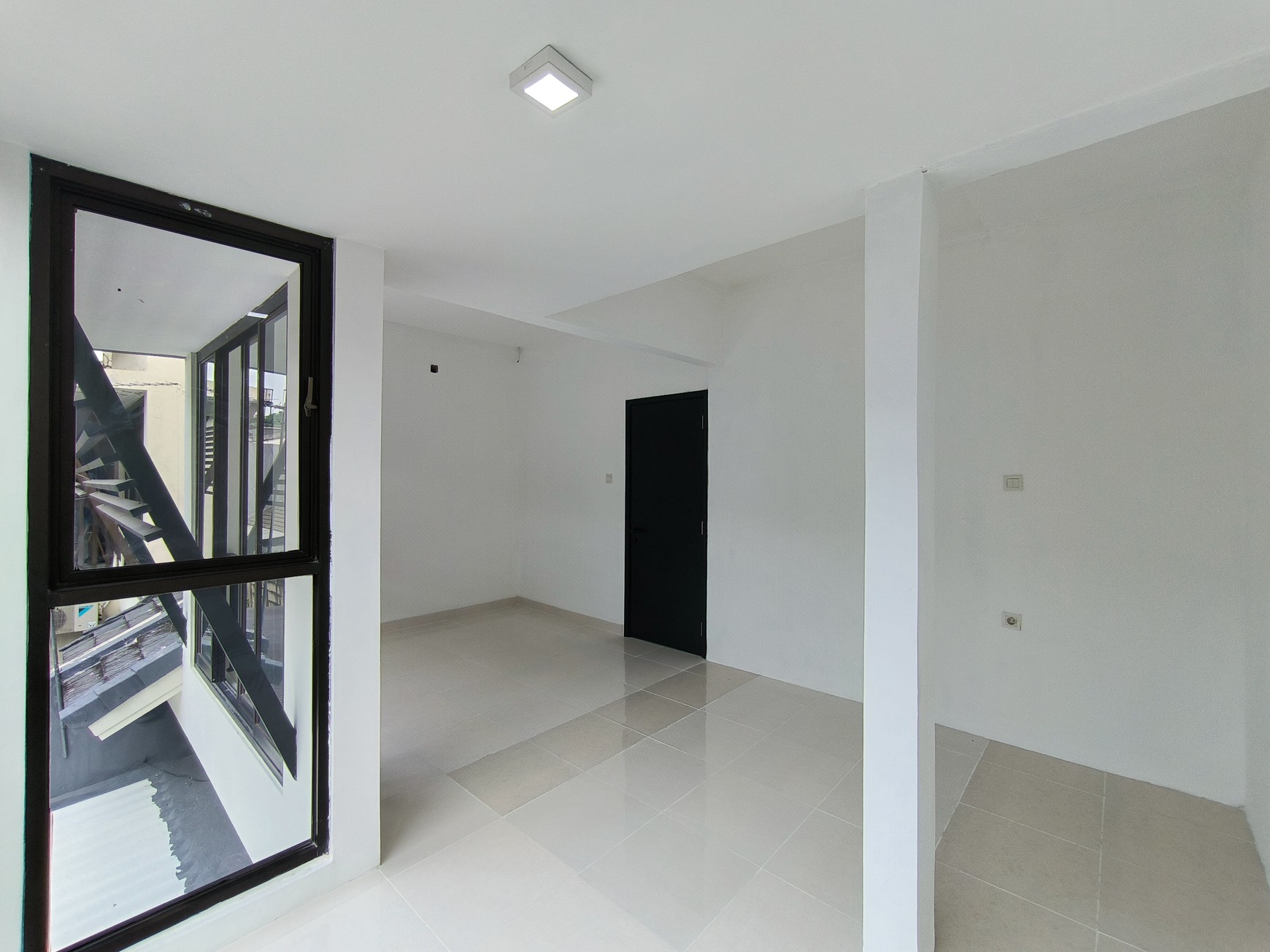 Rumah Bagus Terawat dan Siap Huni di Discovery Terra, Bintaro Jaya Sektor 9