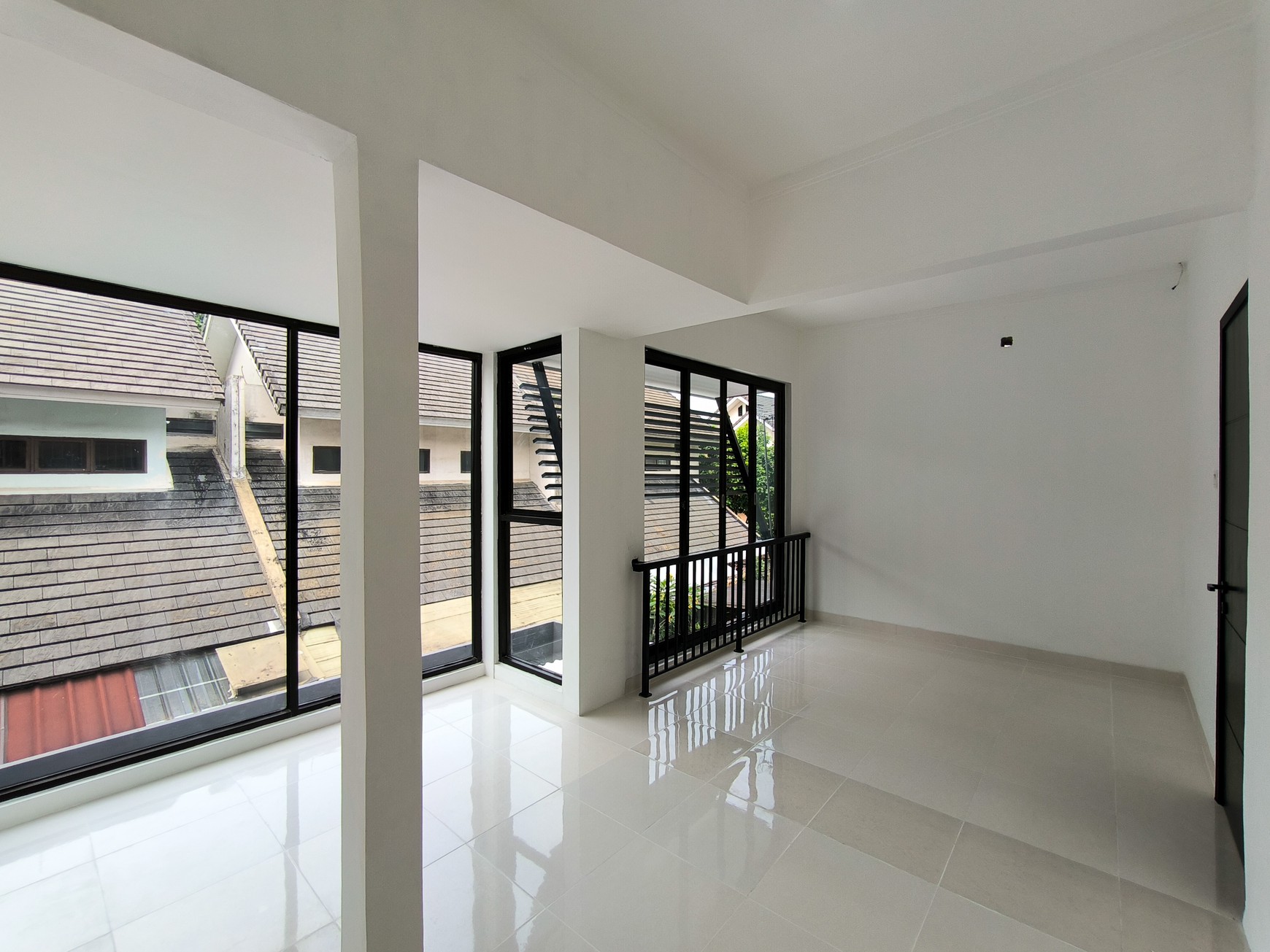 Rumah Bagus Terawat dan Siap Huni di Discovery Terra, Bintaro Jaya Sektor 9