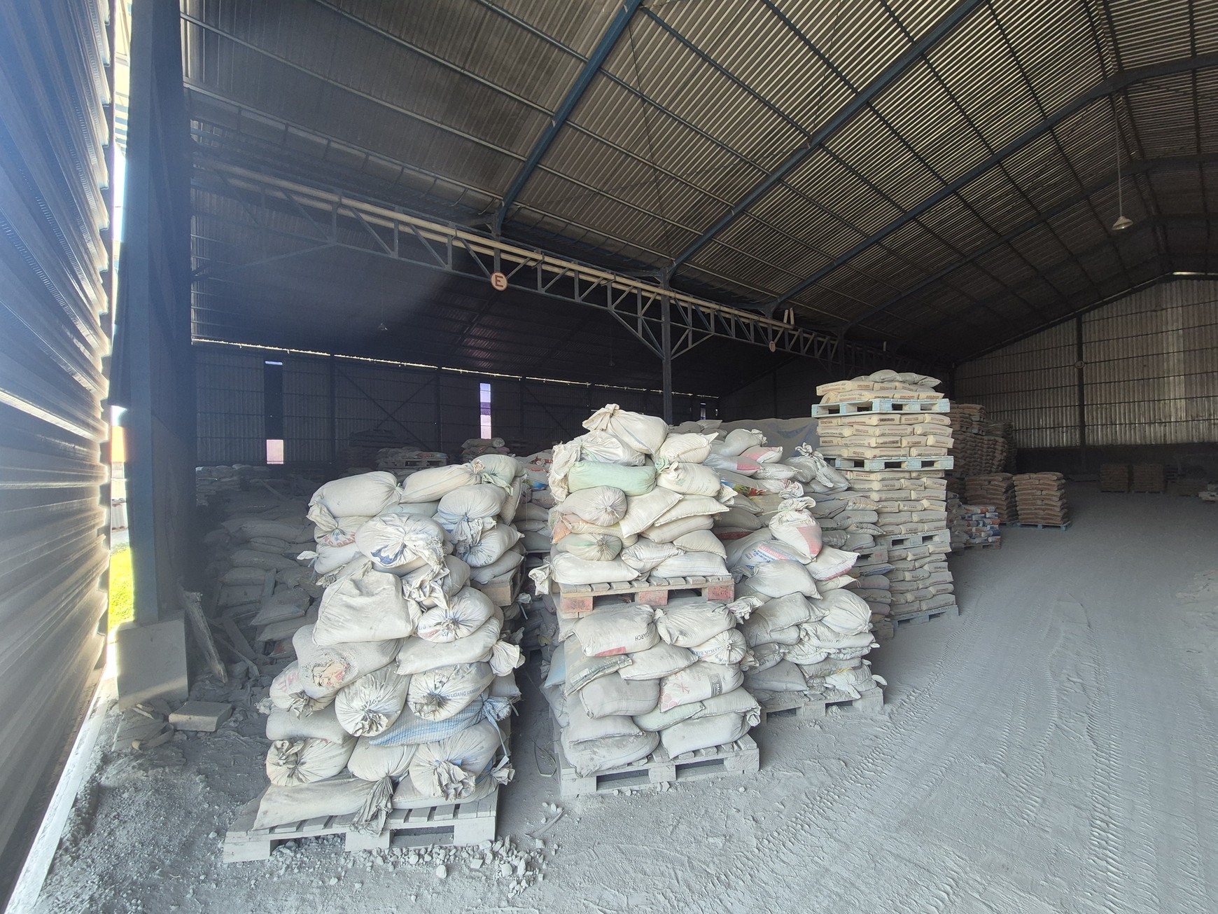 DIJUAL GUDANG BESAR Jalan Raya By Pass Lingkar Timur, Klurak Candi - Sidoarjo