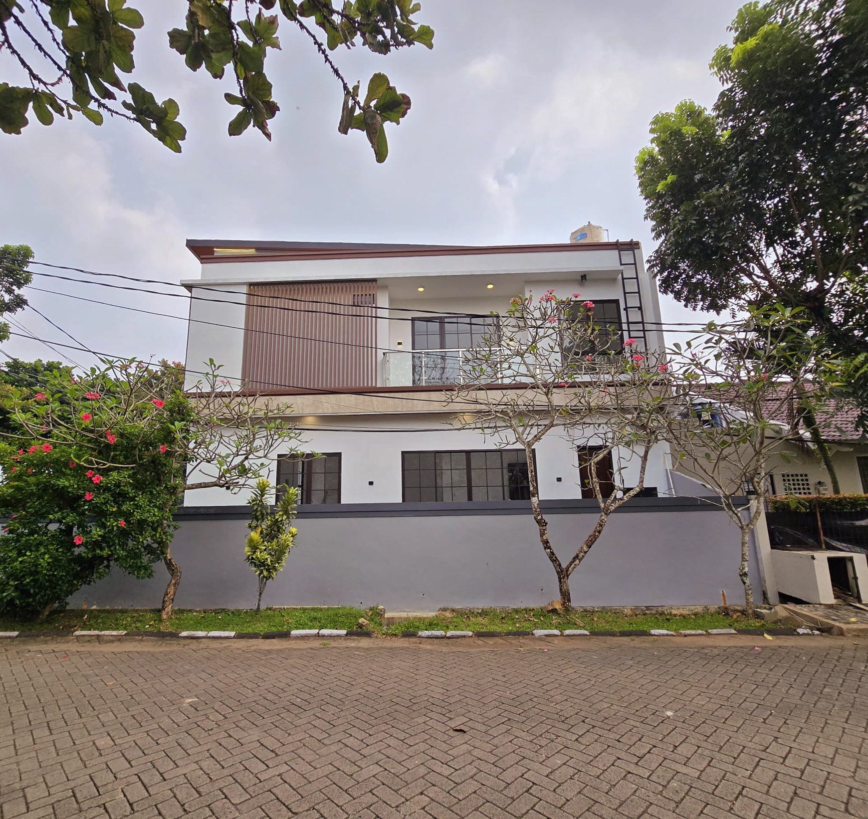 Rumah Bagus Brand New Siap Huni dan Asri di Graha Bintaro, Tangerang Selatan