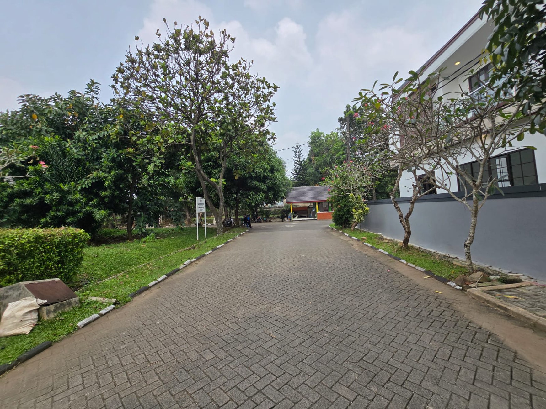 Rumah Bagus Brand New Siap Huni dan Asri di Graha Bintaro, Tangerang Selatan