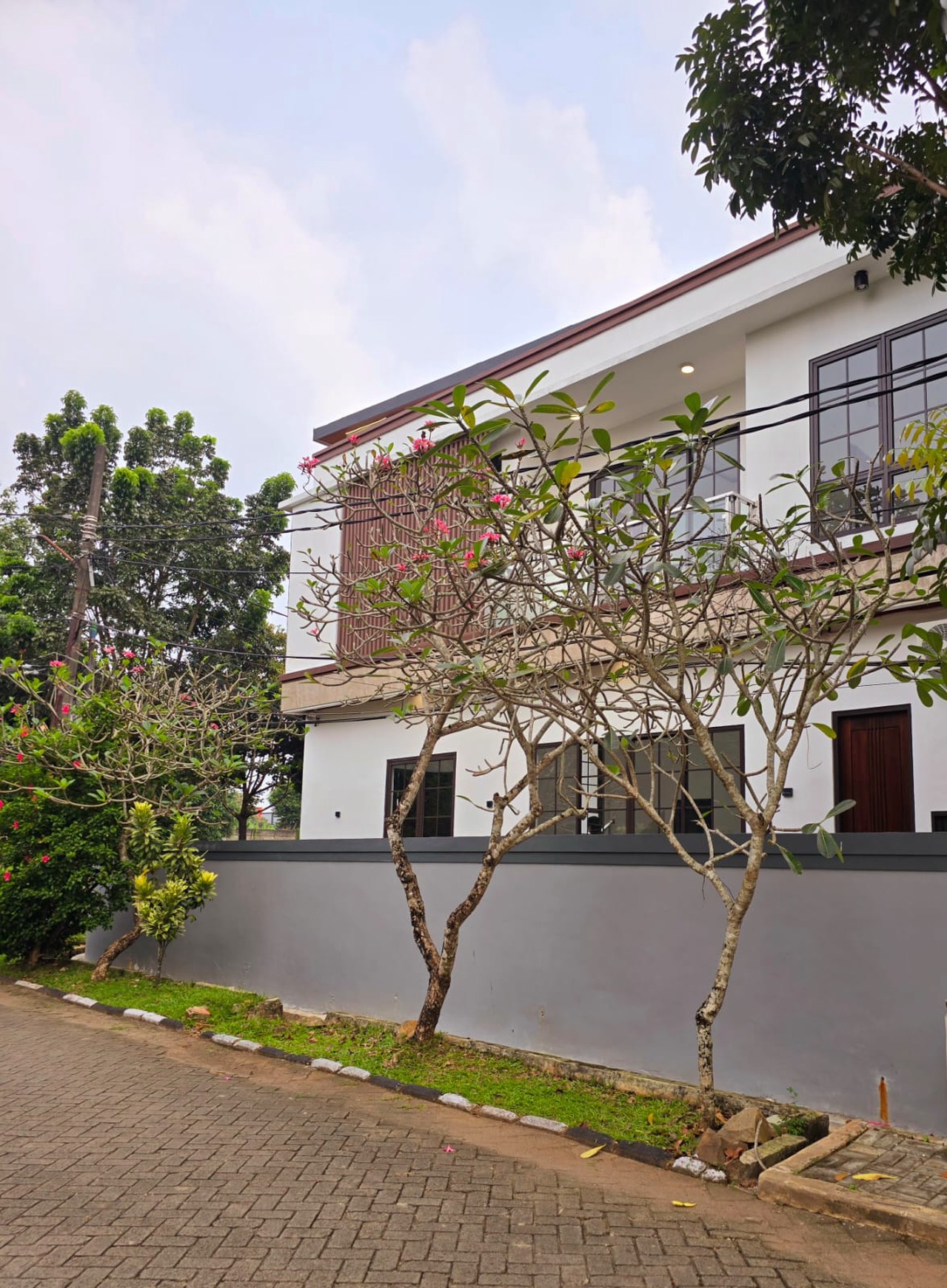 Rumah Bagus Brand New Siap Huni dan Asri di Graha Bintaro, Tangerang Selatan