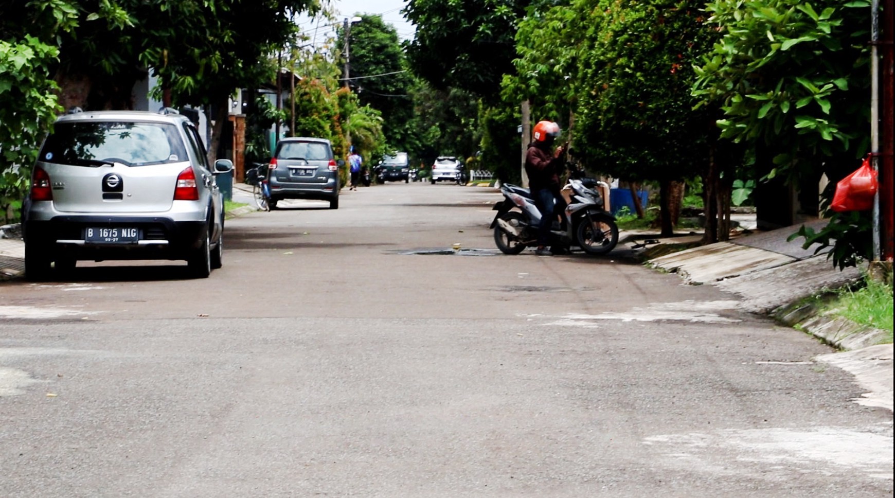 Rumah Bagus Siap Huni di Lingkungan Asri di Bougenville Loka, Graha Raya, Bintaro Jaya