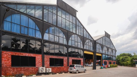Investasi Menarik, Workshop + Showroom + Office + Gudang di Pesing, Kapuk. Jakarta Barat
