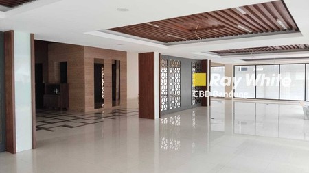 Gedung Komersial 4 lantai di Jantung pusat kota Bandung siap pakai