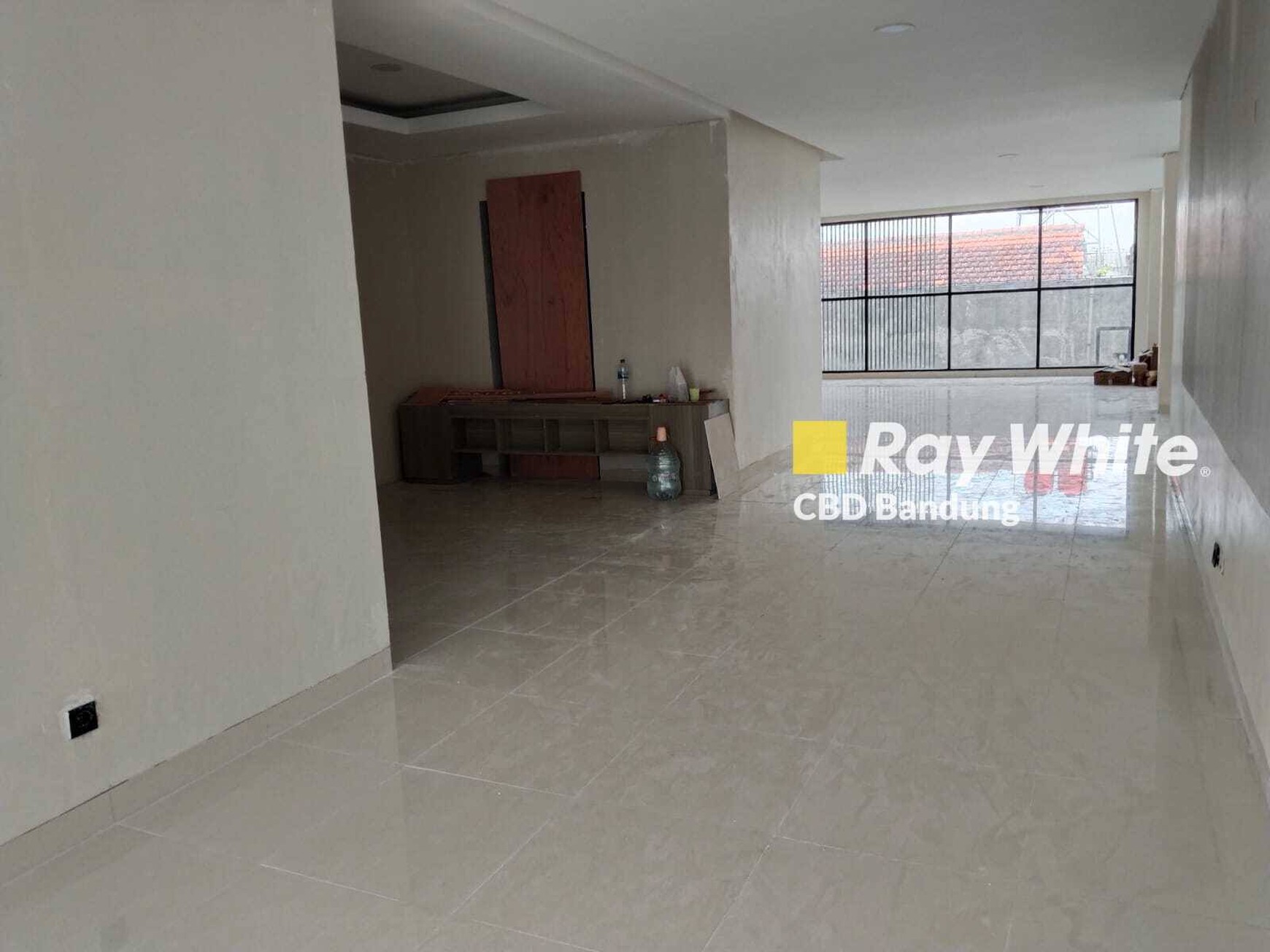 Gedung Komersial 4 lantai di Jantung pusat kota Bandung siap pakai
