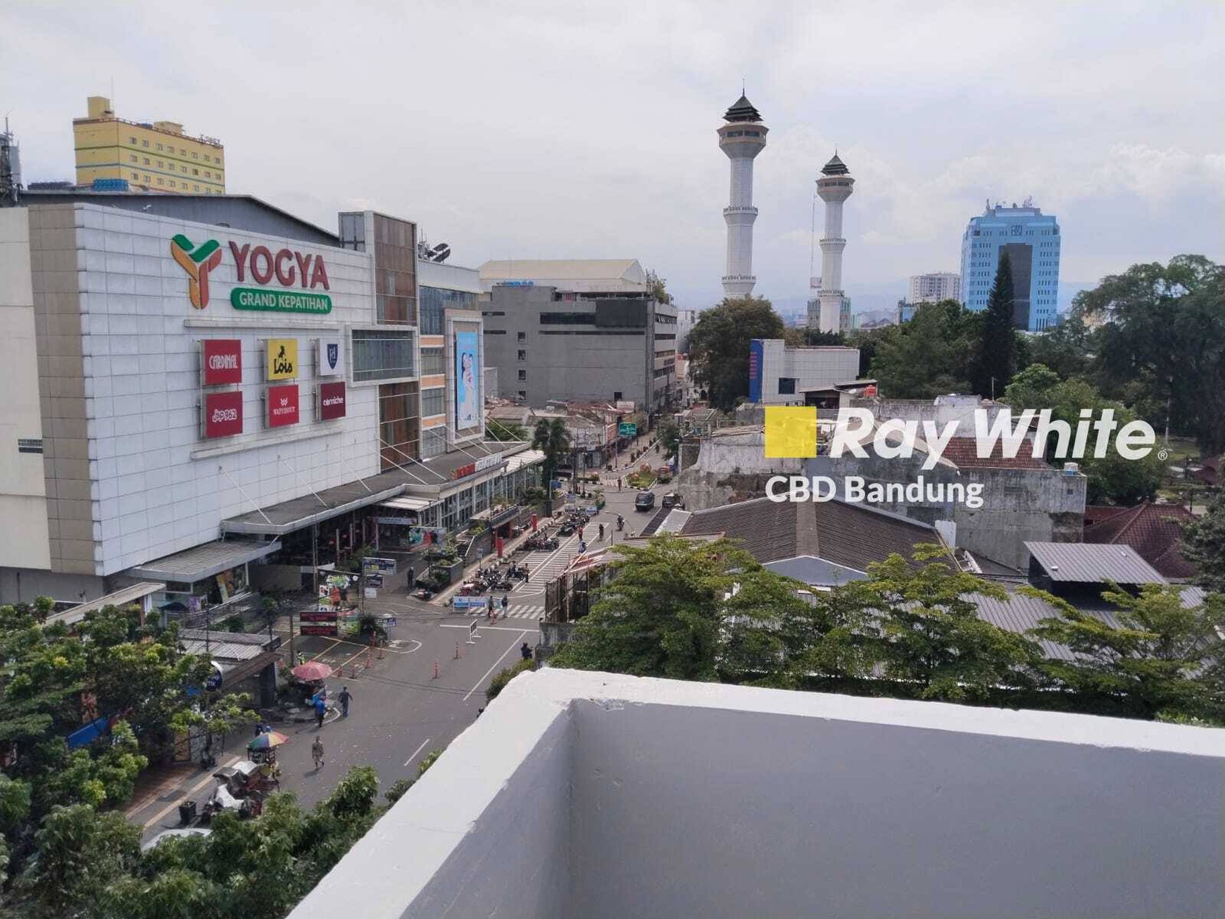 Gedung Komersial 4 lantai di Jantung pusat kota Bandung siap pakai