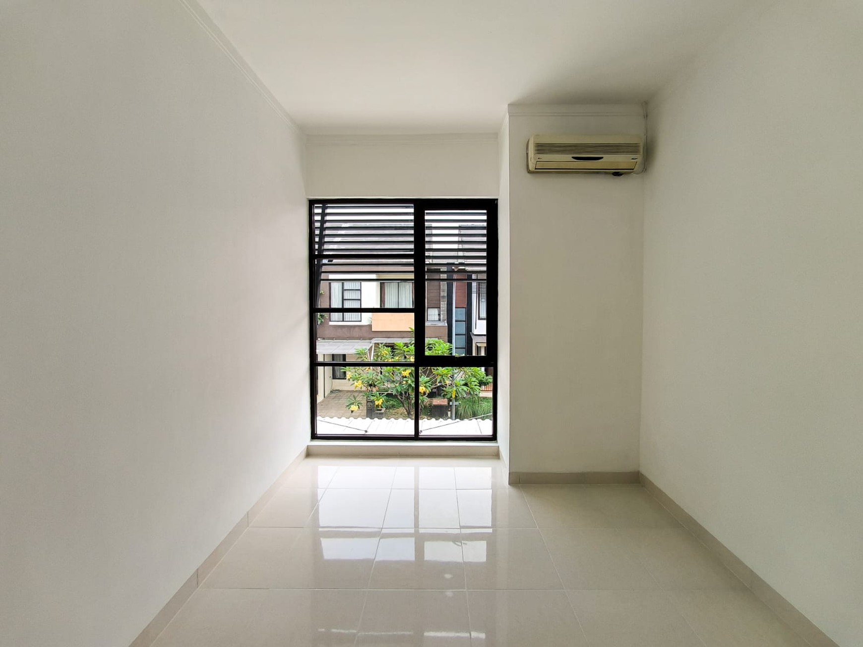 Dijual Cepat Rumah dalam cluster,Jalan lebar di Bintaro Jaya 9