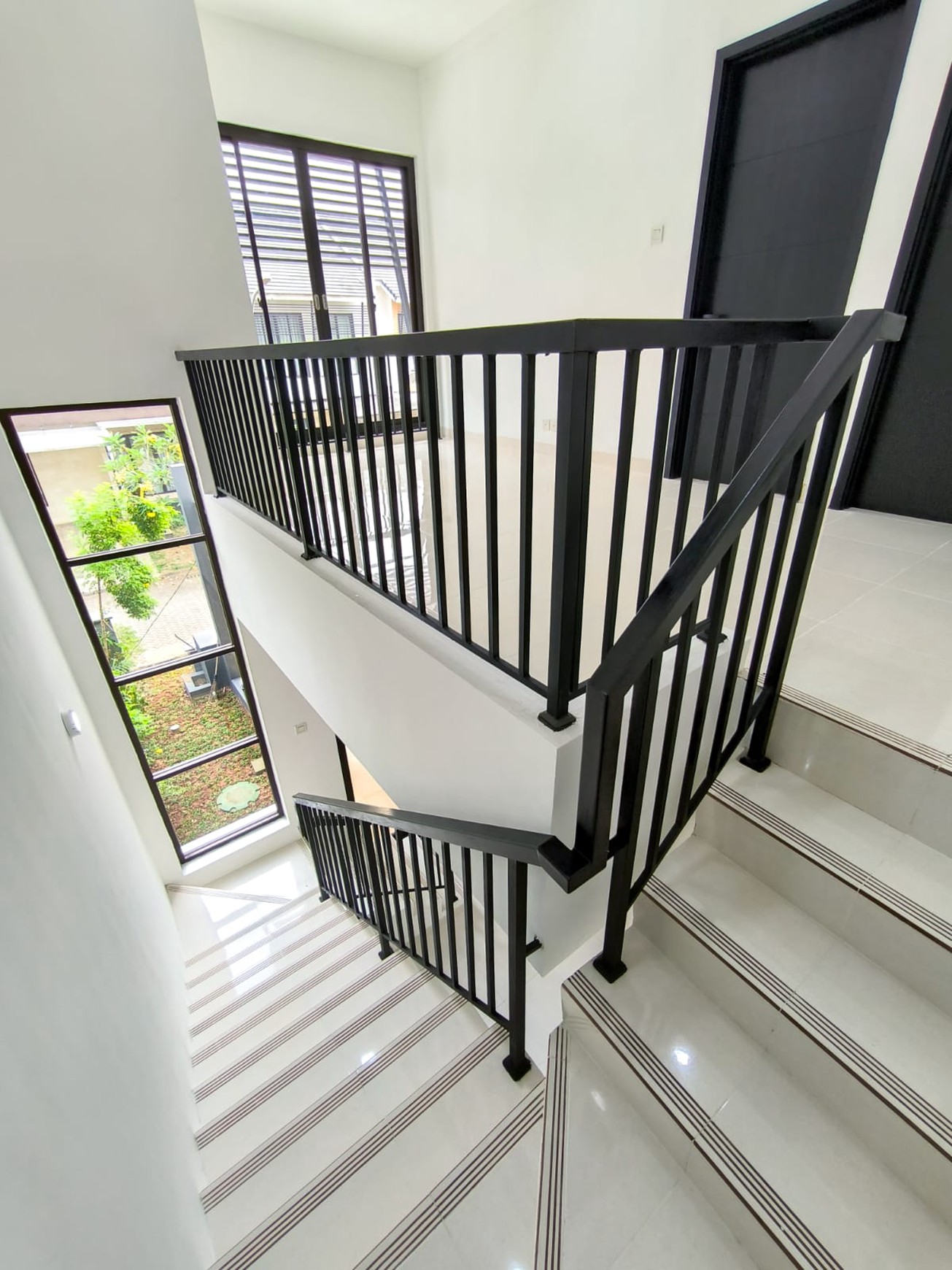 Dijual Cepat Rumah dalam cluster,Jalan lebar di Bintaro Jaya 9