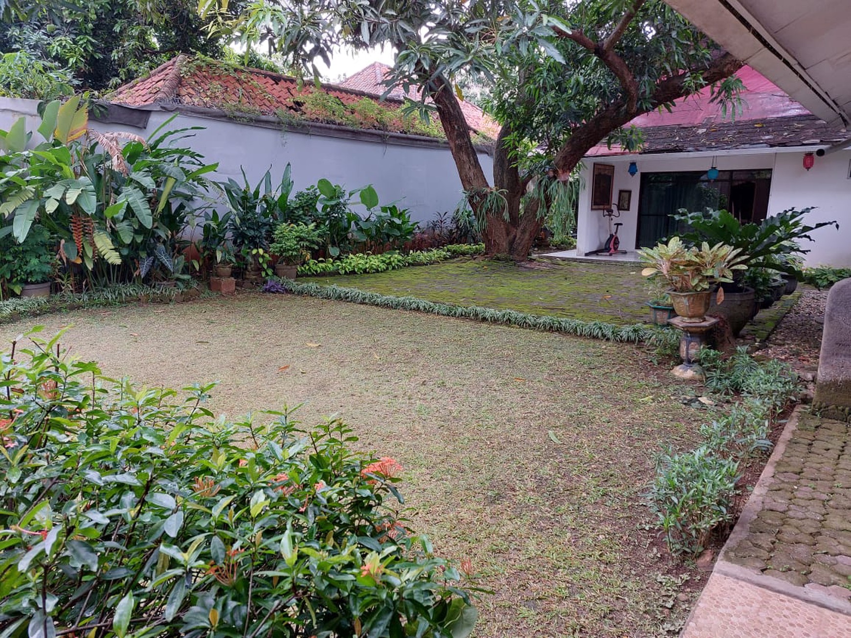 Rumah Mewah Luas di Menteng Jakarta Pusat LT 980 LB 488 Lokasi Stategis