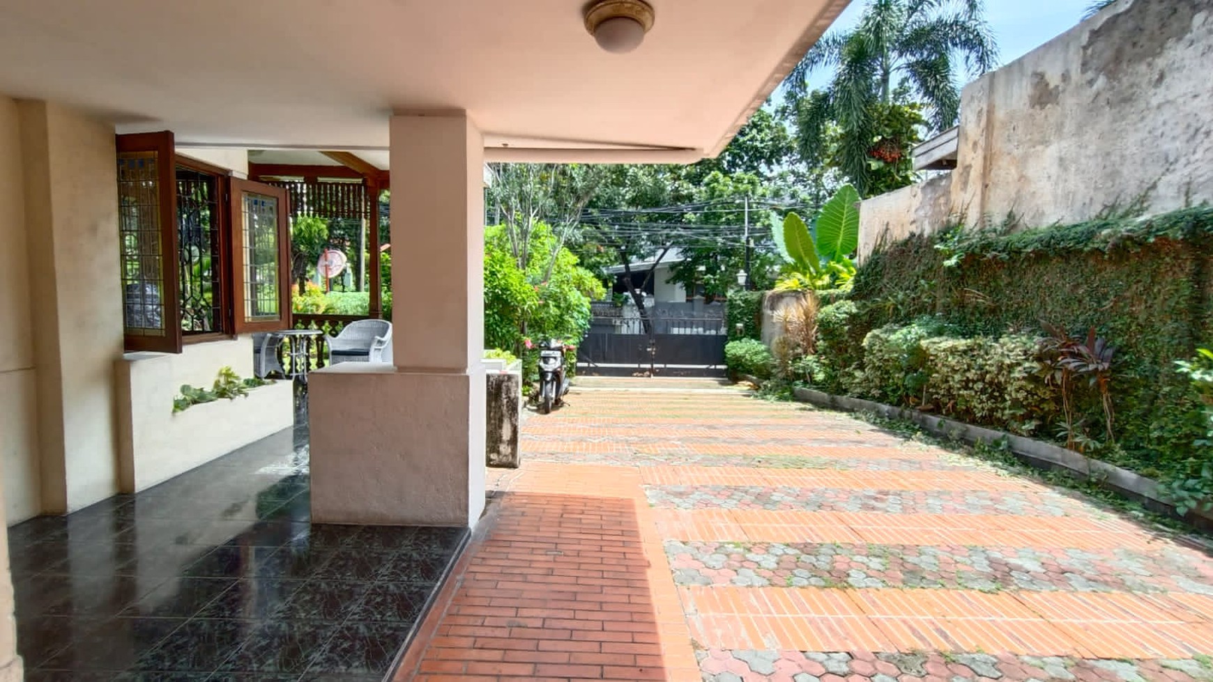 Rumah Mewah Luas di Menteng Jakarta Pusat LT 980 LB 488 Lokasi Stategis