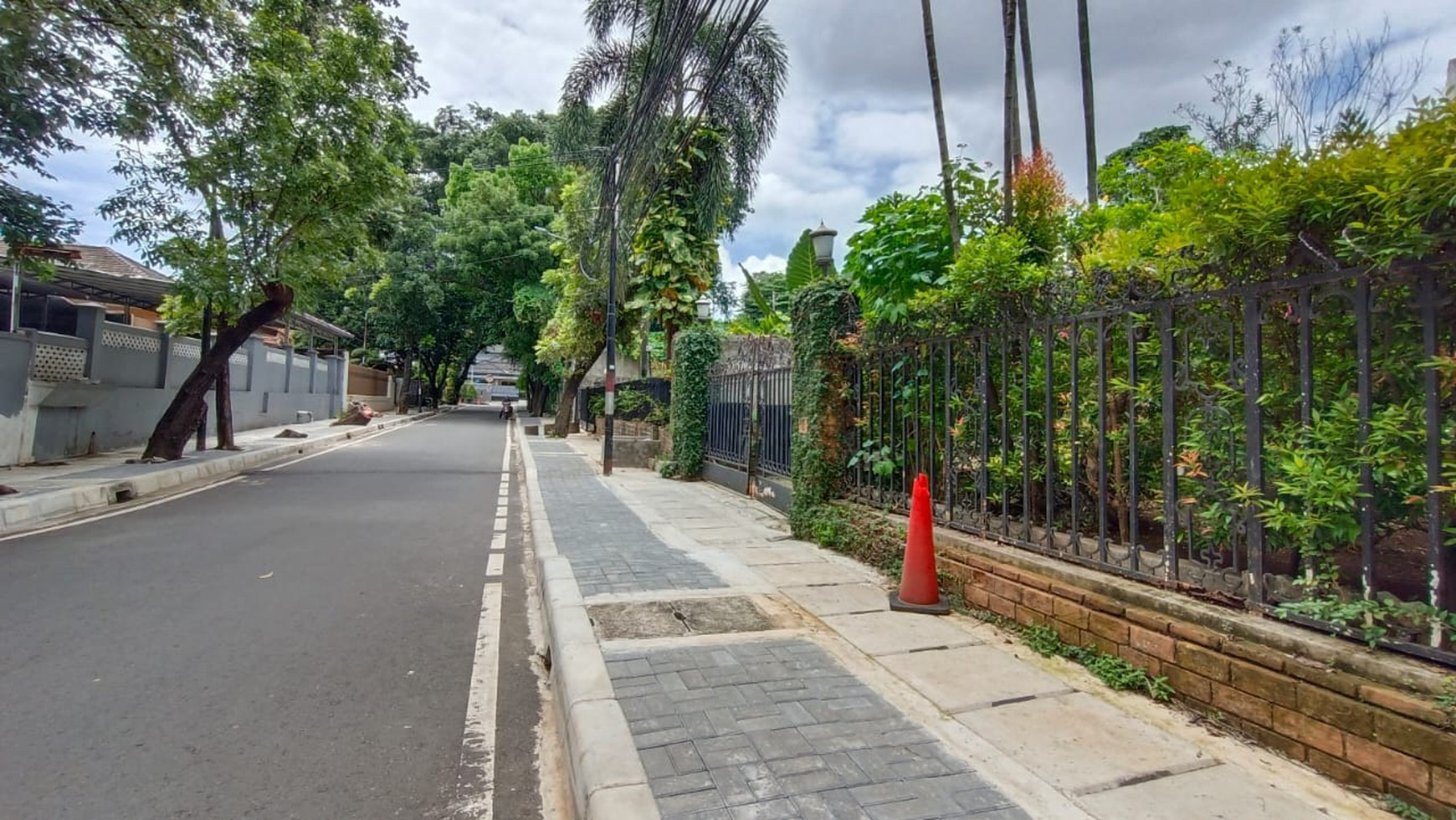 Rumah Mewah Luas di Menteng Jakarta Pusat LT 980 LB 488 Lokasi Stategis
