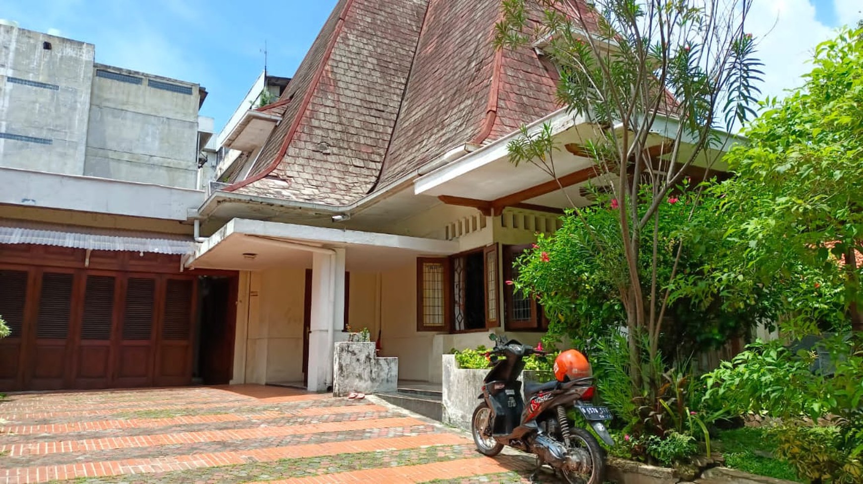 Rumah Mewah Luas di Menteng Jakarta Pusat LT 980 LB 488 Lokasi Stategis