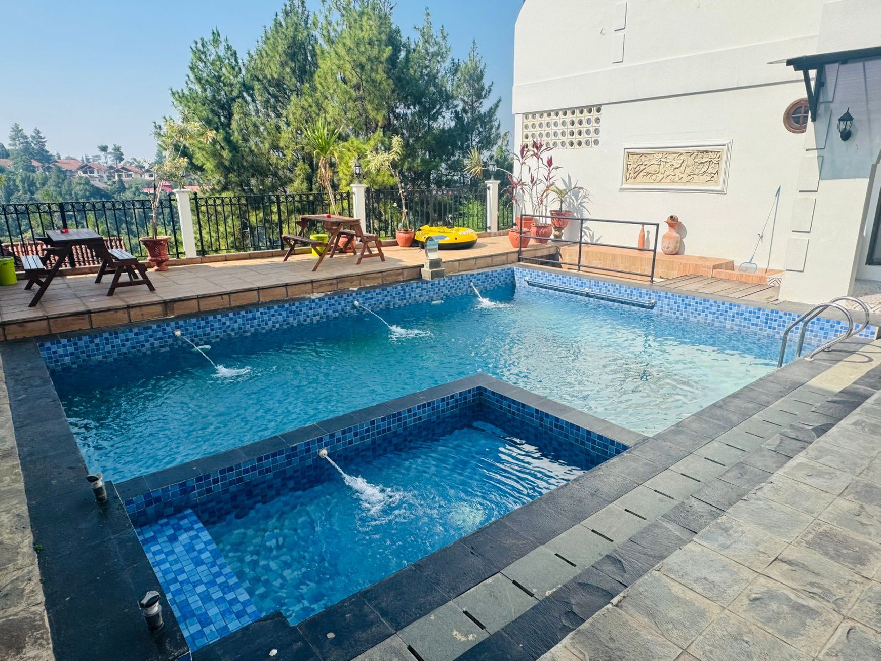 Guest House Bagus ada Kolam Renang di Sayap Dago, Bandung