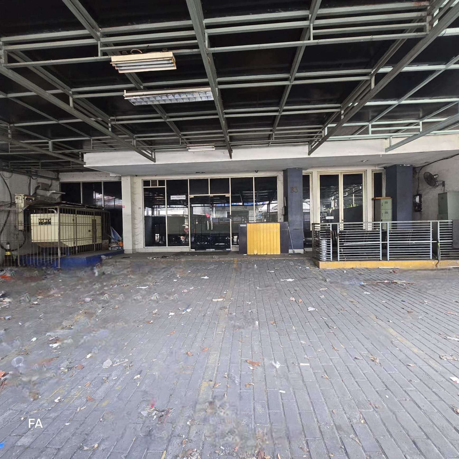 Mini building 4 lantai strategis zona komersil di jalan Guru Mugni. Karet Setiabudi, Jakarta Selatan