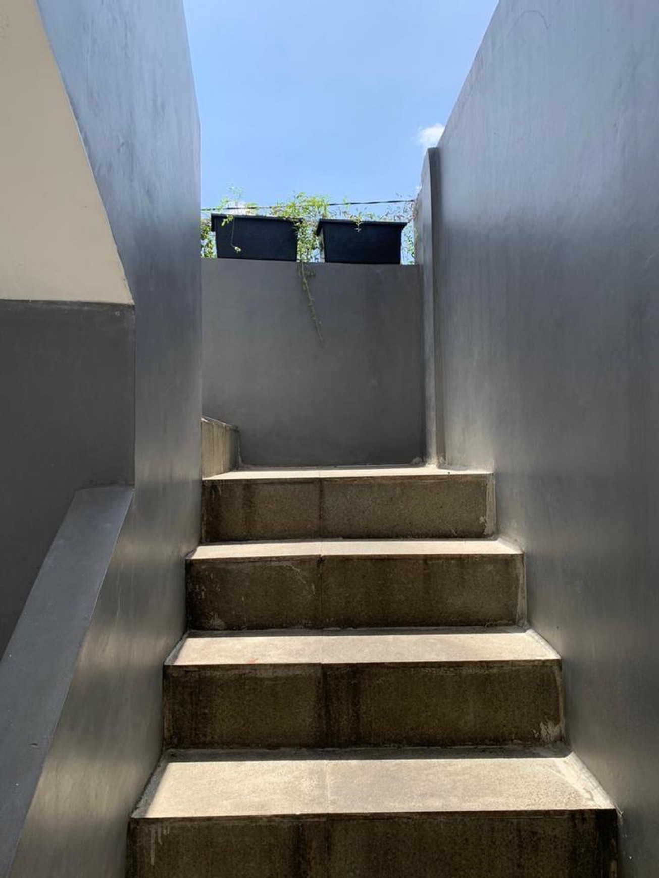 Rumah dengan gaya Modern, Murah dan Siap Huni di Rempoa Bintaro