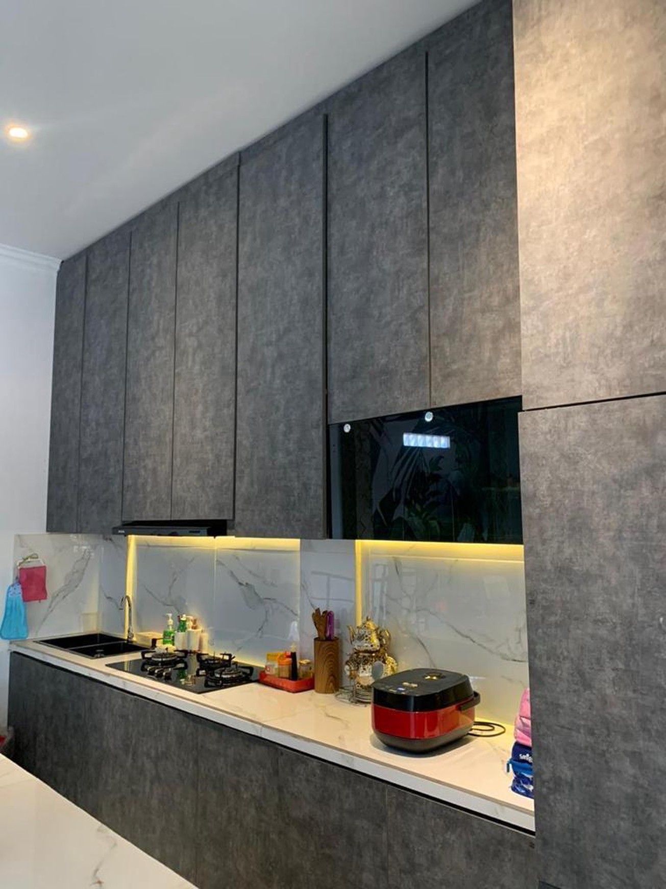 Rumah dengan gaya Modern, Murah dan Siap Huni di Rempoa Bintaro