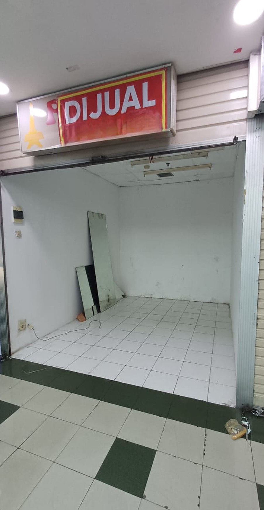 Kios Siap Pakai Lokasi Strategis Pinggir Jalan dekat MRT, Sekolah, Kuliner
