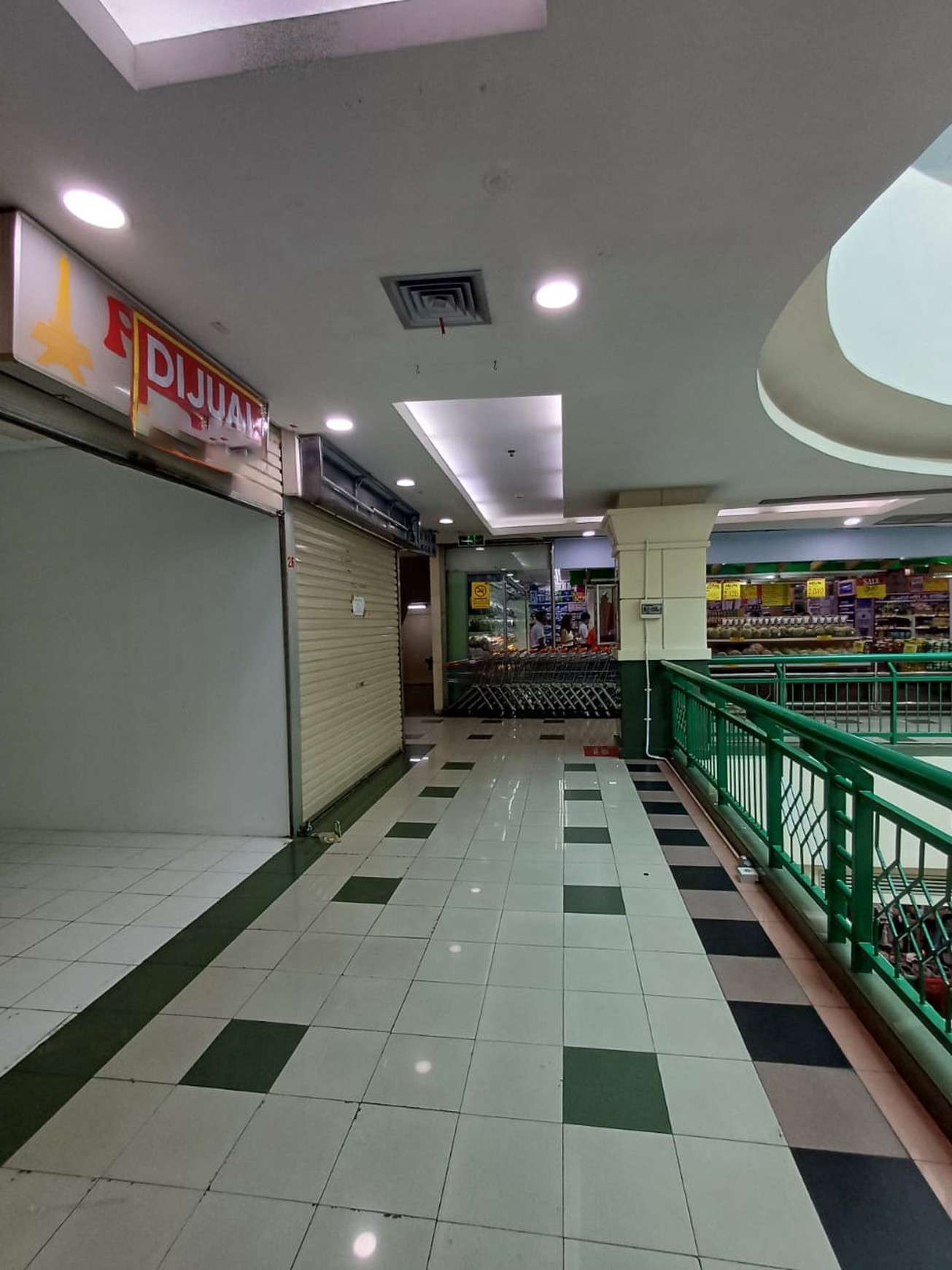 Kios Siap Pakai Lokasi Strategis Pinggir Jalan dekat MRT, Sekolah, Kuliner