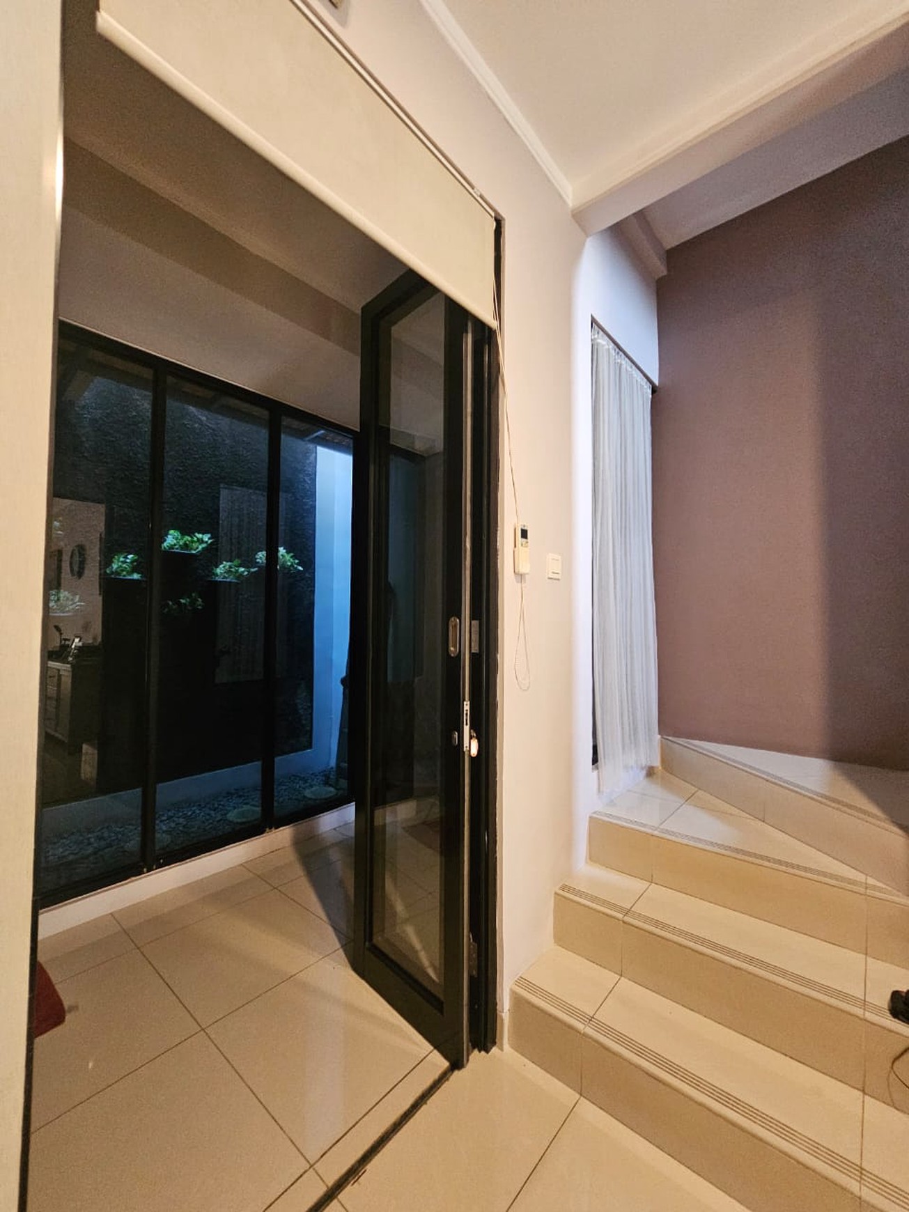 Rumah 2 Lantai Siap Huni KT 4+1 KM 3+1 Bintaro, Tangerang Selatan