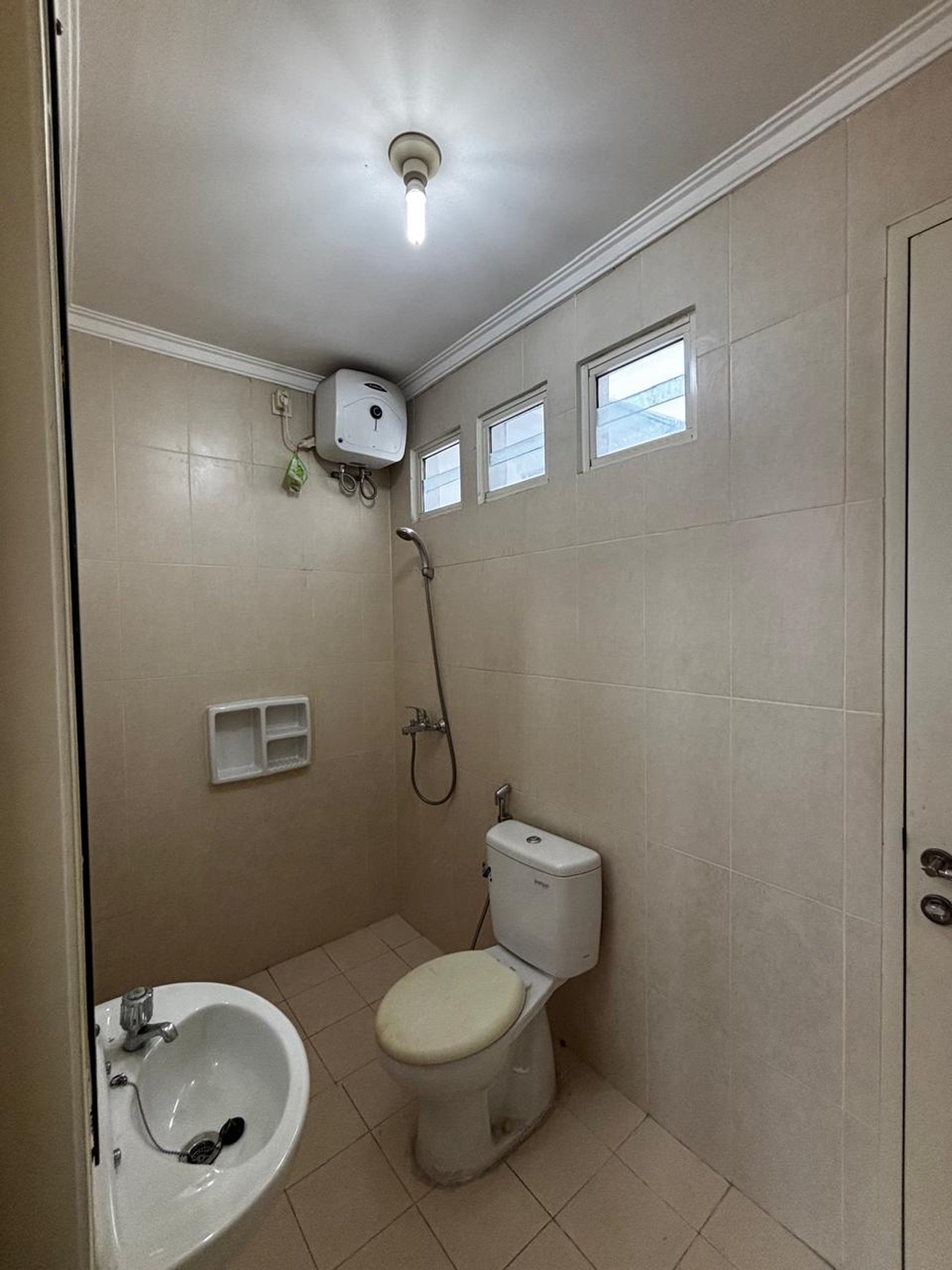 Rumah Cantik Siap Huni di Cluster Ambrosia, Lippo Cikarang - Lingkungan Nyaman & Strategis!