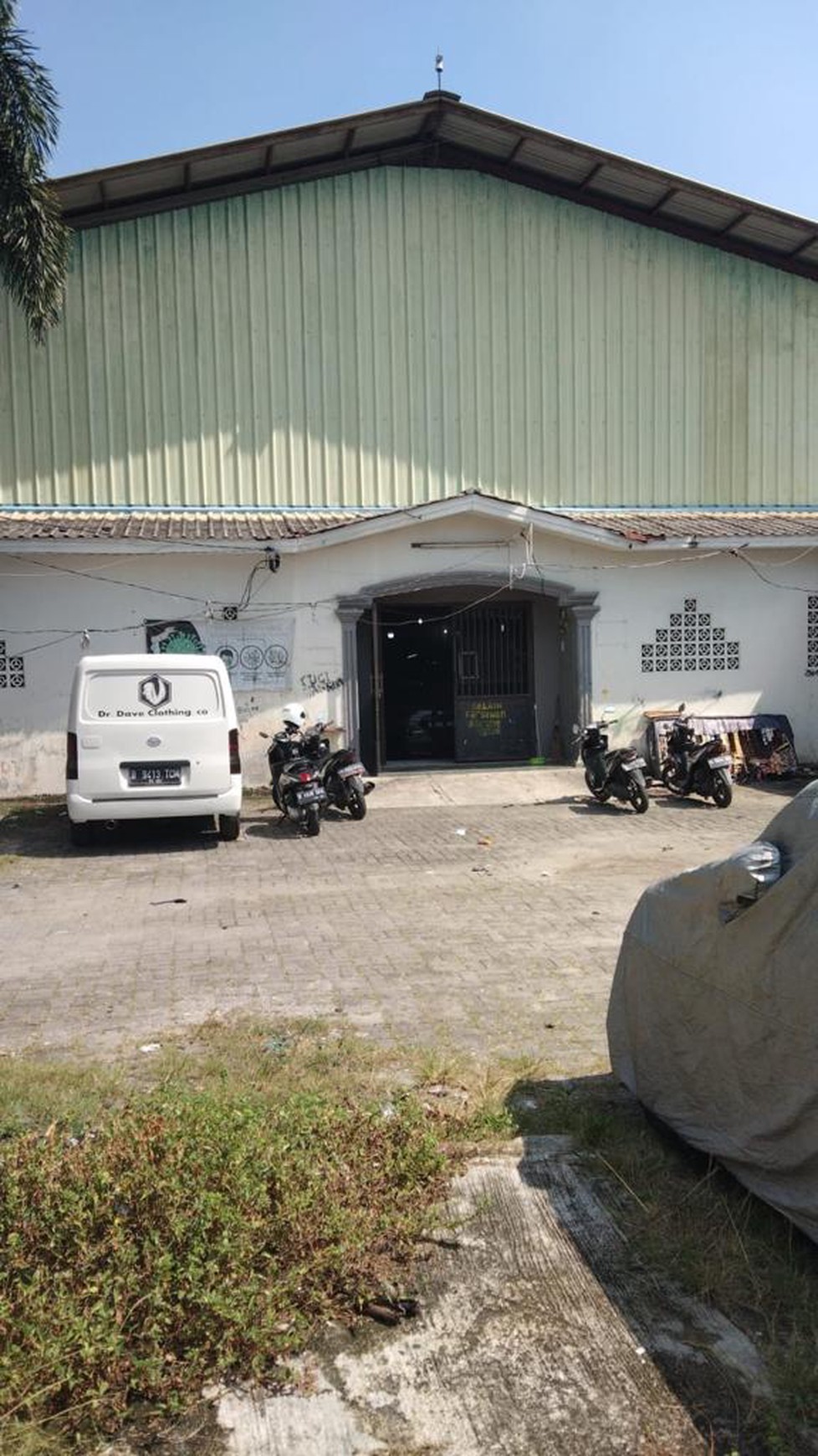 DiJual Gudang dengan Area Parkir Luas @Cipadu, Larangan.