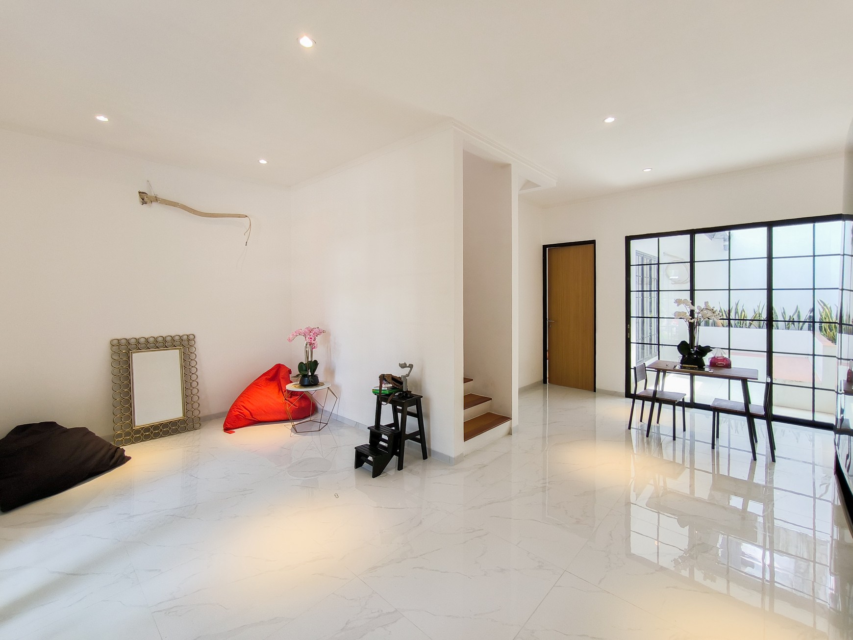 Rumah Bagus Siap Huni Terawat dan Asri di Emerald Residence, Bintaro Jaya Sektor 9