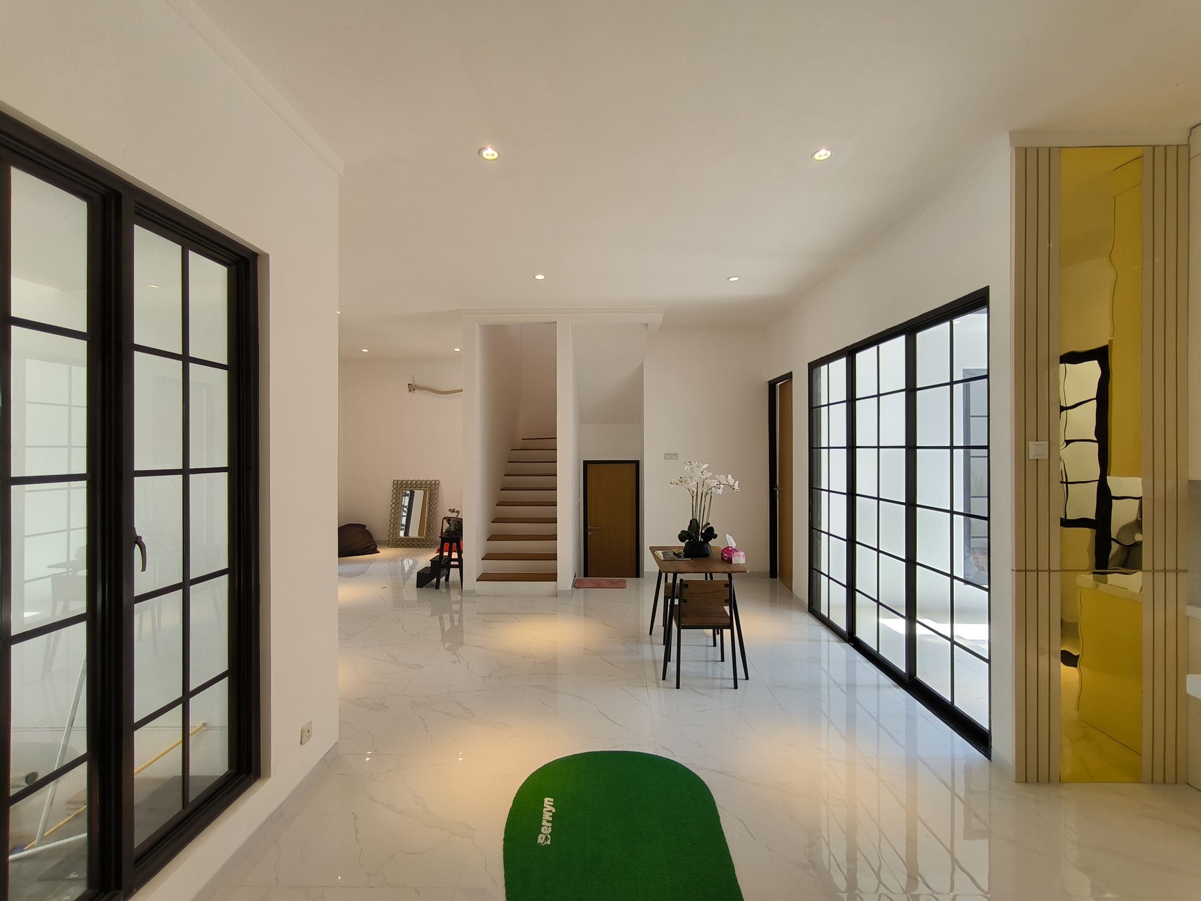 Rumah Bagus Siap Huni Terawat dan Asri di Emerald Residence, Bintaro Jaya Sektor 9