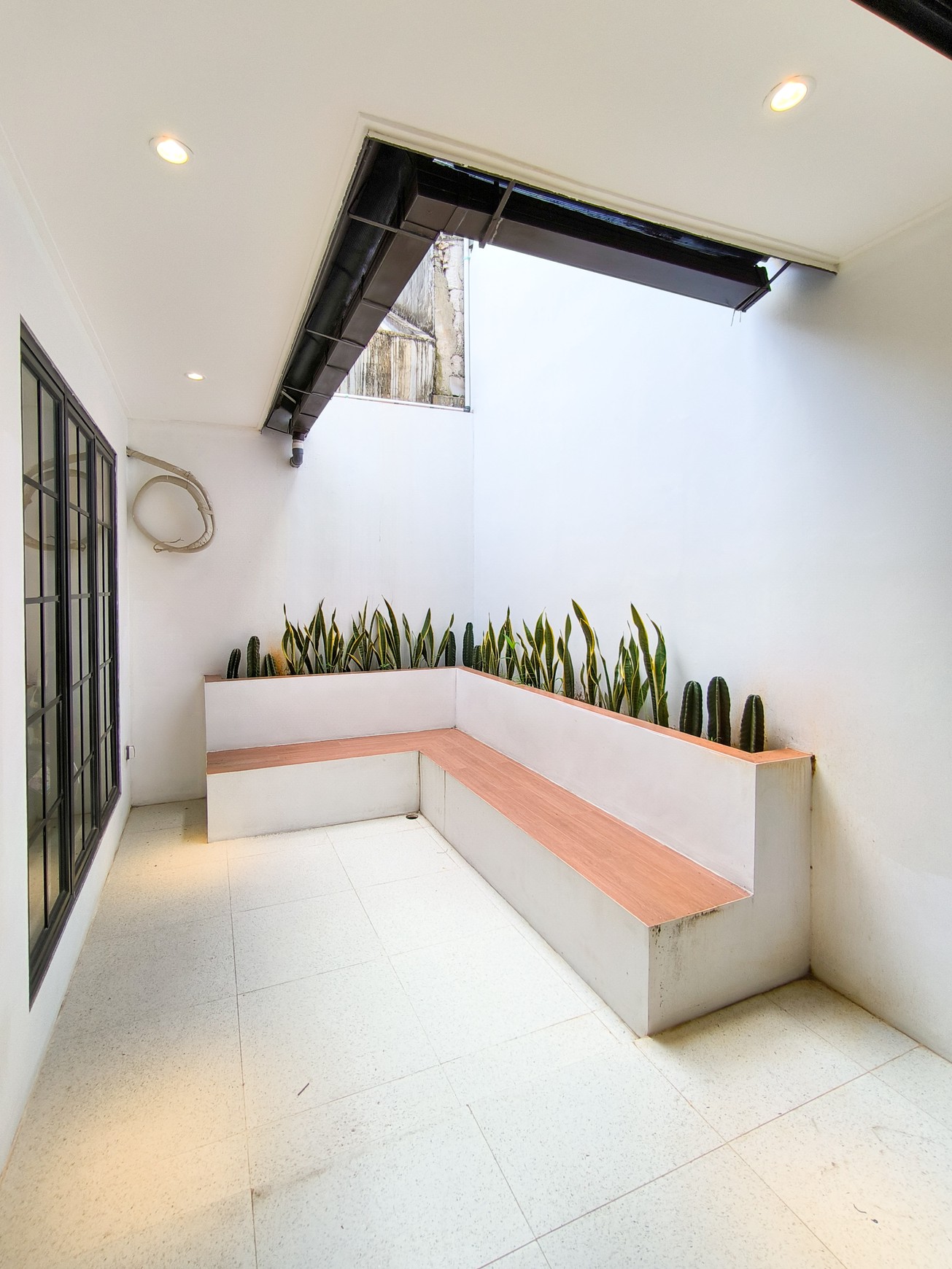 Rumah Bagus Siap Huni Terawat dan Asri di Emerald Residence, Bintaro Jaya Sektor 9