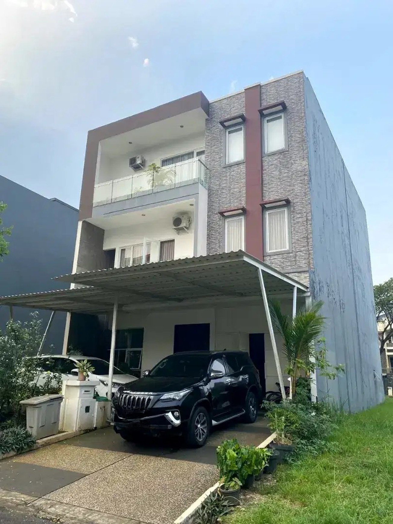 Flash Sale. Rumah 3 lantai The Spring Scarlet, Gading Serpong
