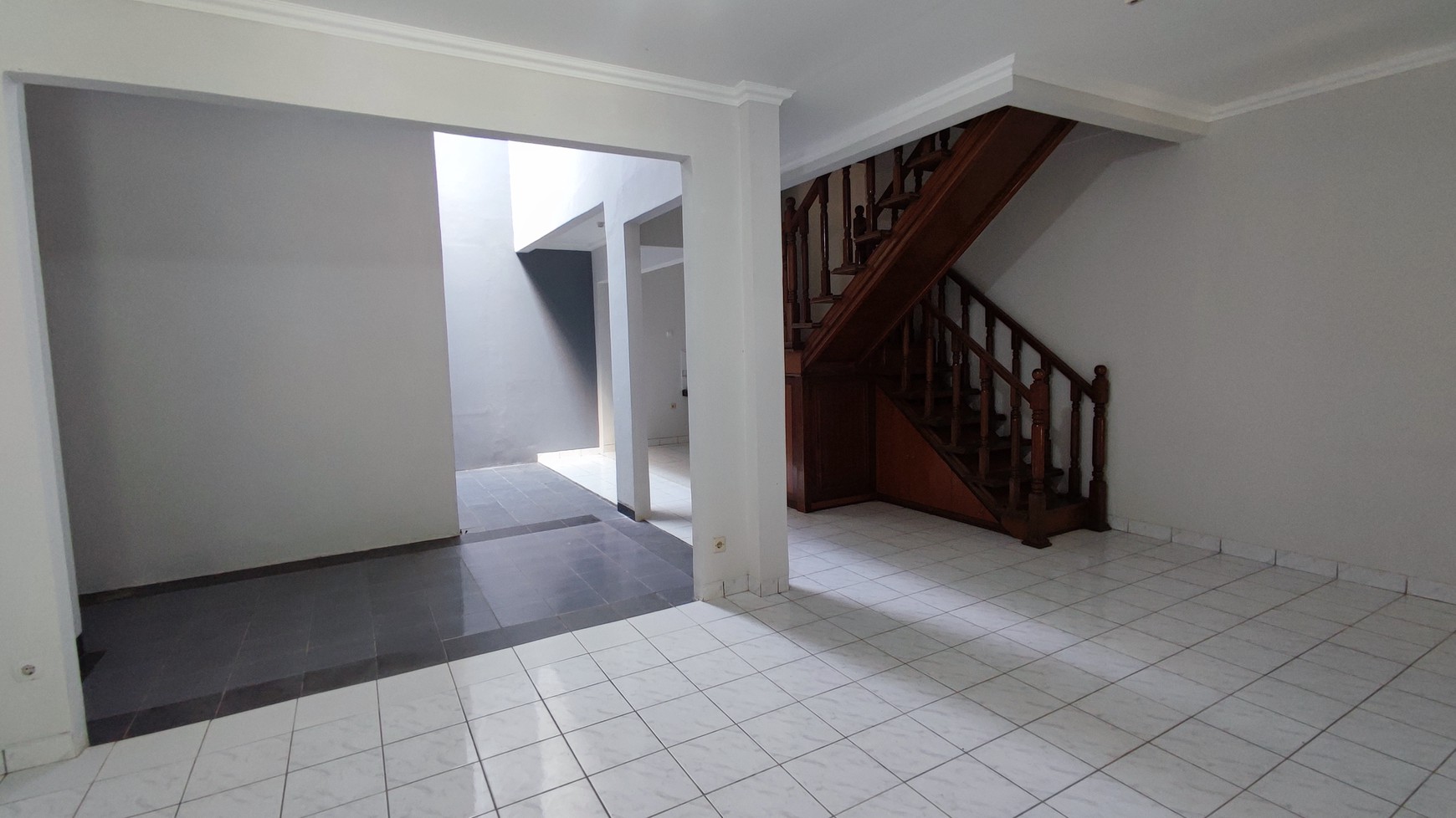 Fast Rent. Rumah luas di Griya Loka, BSD