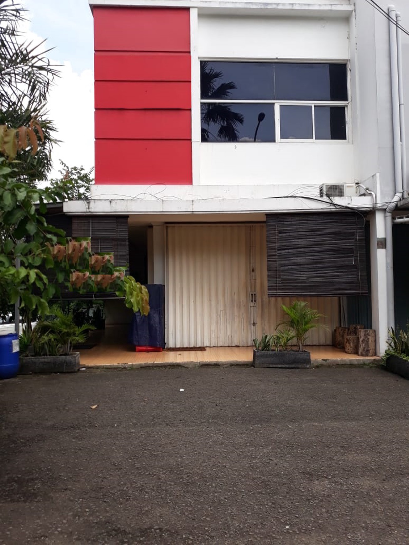 Ruko 2 lantai posisi di hoek, cocok untuk usaha di bintaro