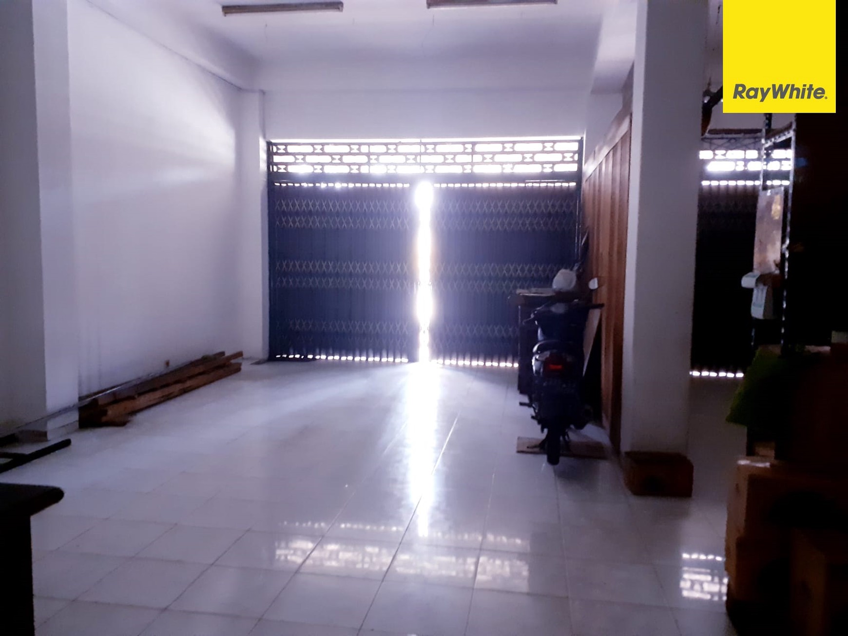 Disewakan Ruko 2 lantai di Nol Jalan Raya Tropodo Sidoarjo