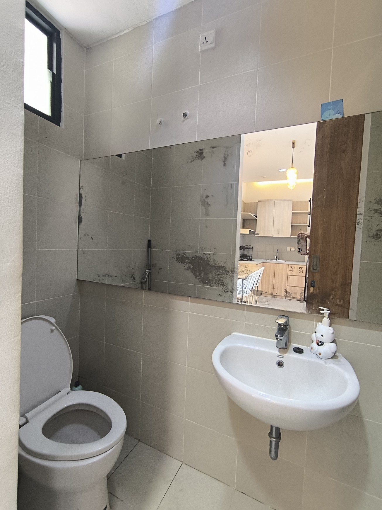Dijual Rumah Cantik Full Furnished Siap Huni di Grand Wisata cluster O8, Bekasi