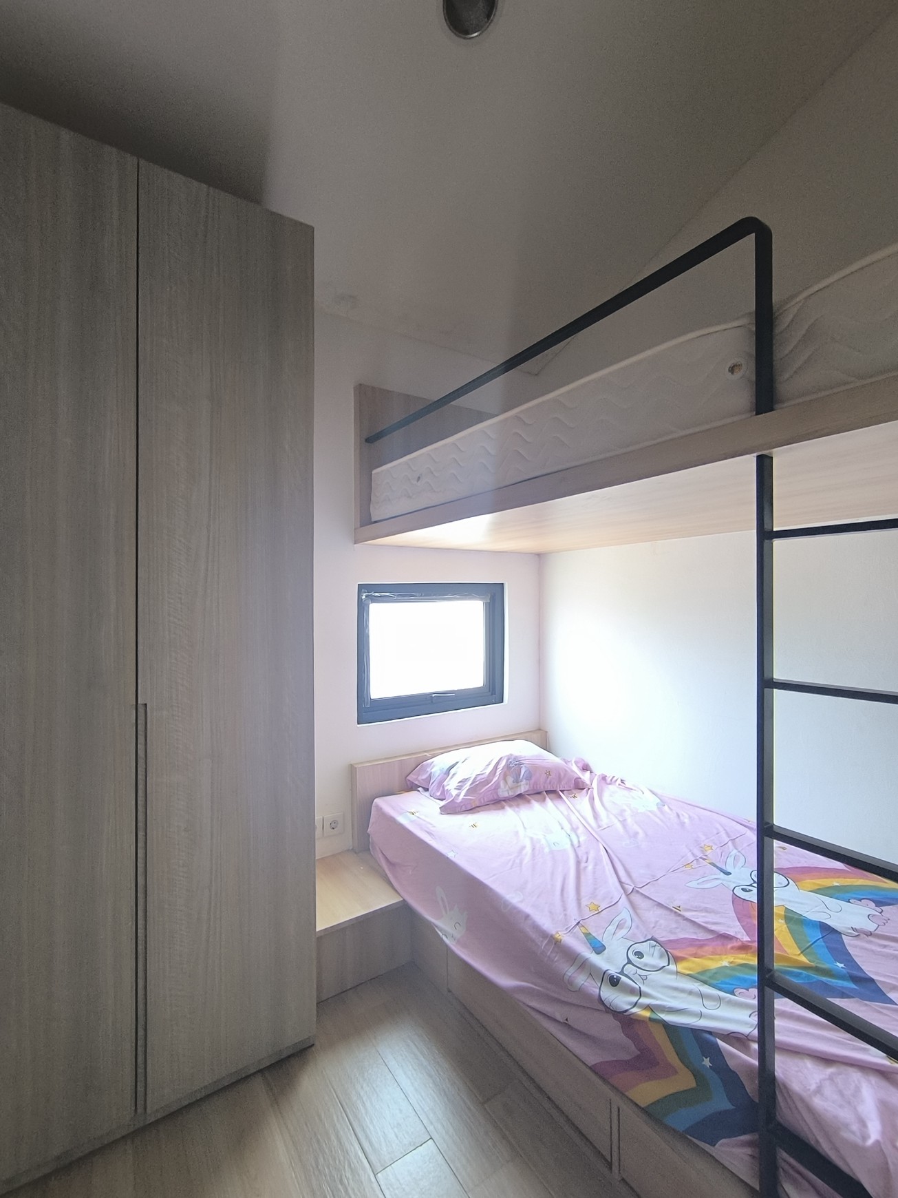 Dijual Rumah Cantik Full Furnished Siap Huni di Grand Wisata cluster O8, Bekasi