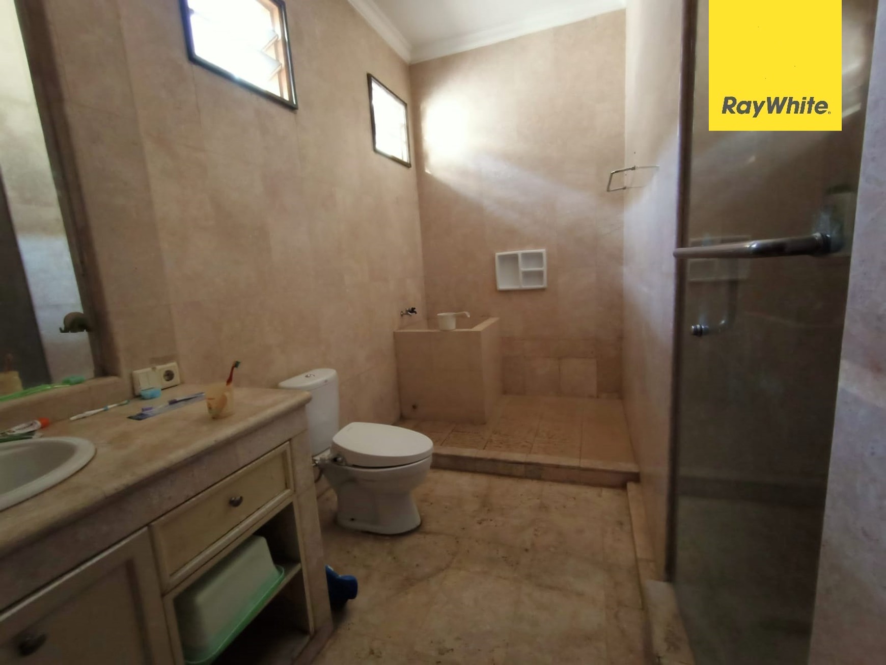 Dijual Rumah Mewah Di Raya Gubeng Surabaya Pusat