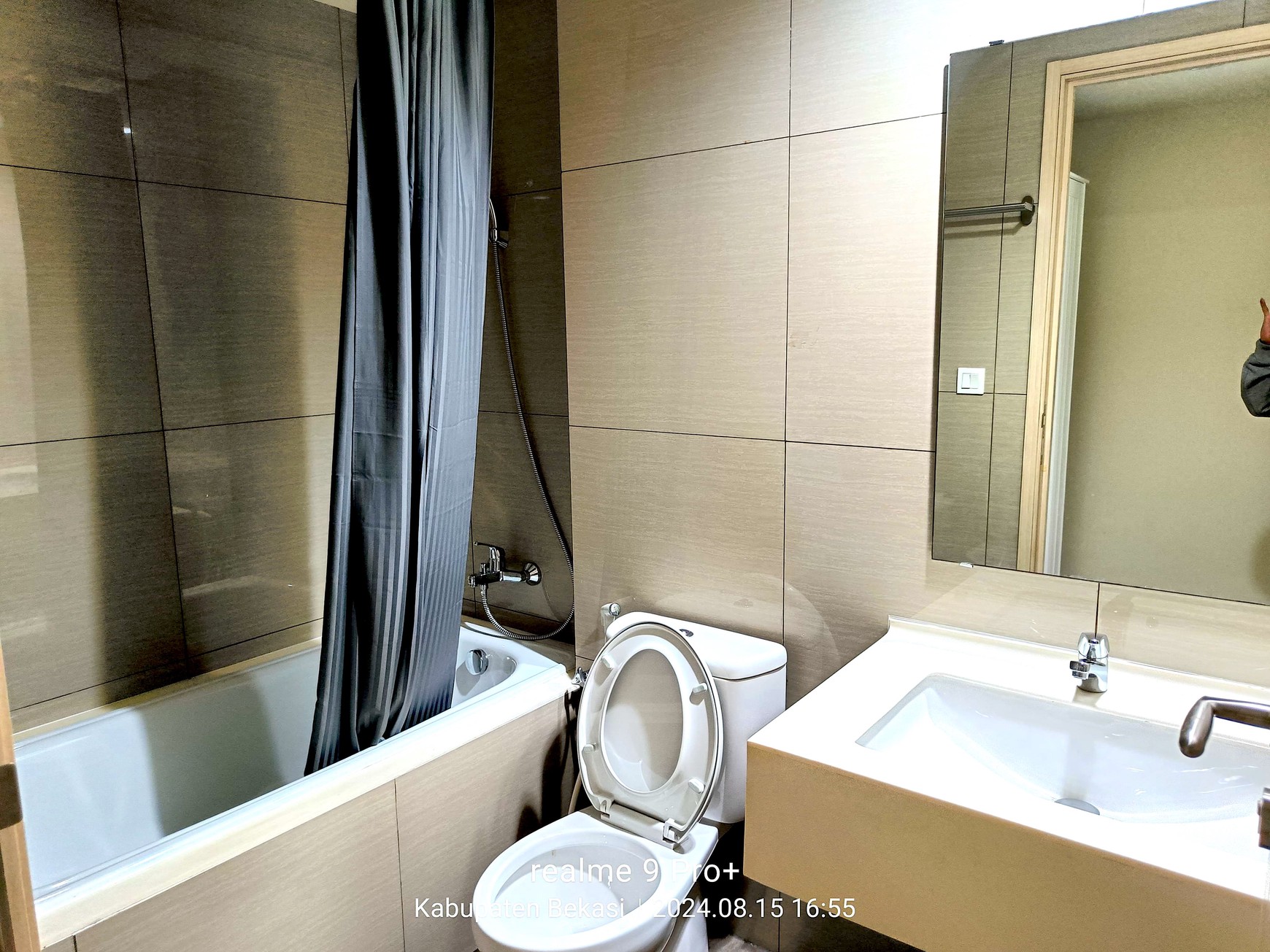 Nikmati Kemewahan Sehari-hari! 3 BR Premium Full Furnished di Newport Orange County
