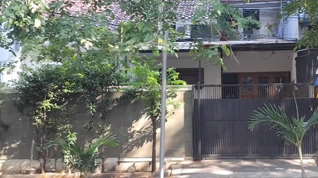 Rumah 1 1/4 lantai siap huni , semi Furnish, lokasi Ok di Gading Putih Raya 