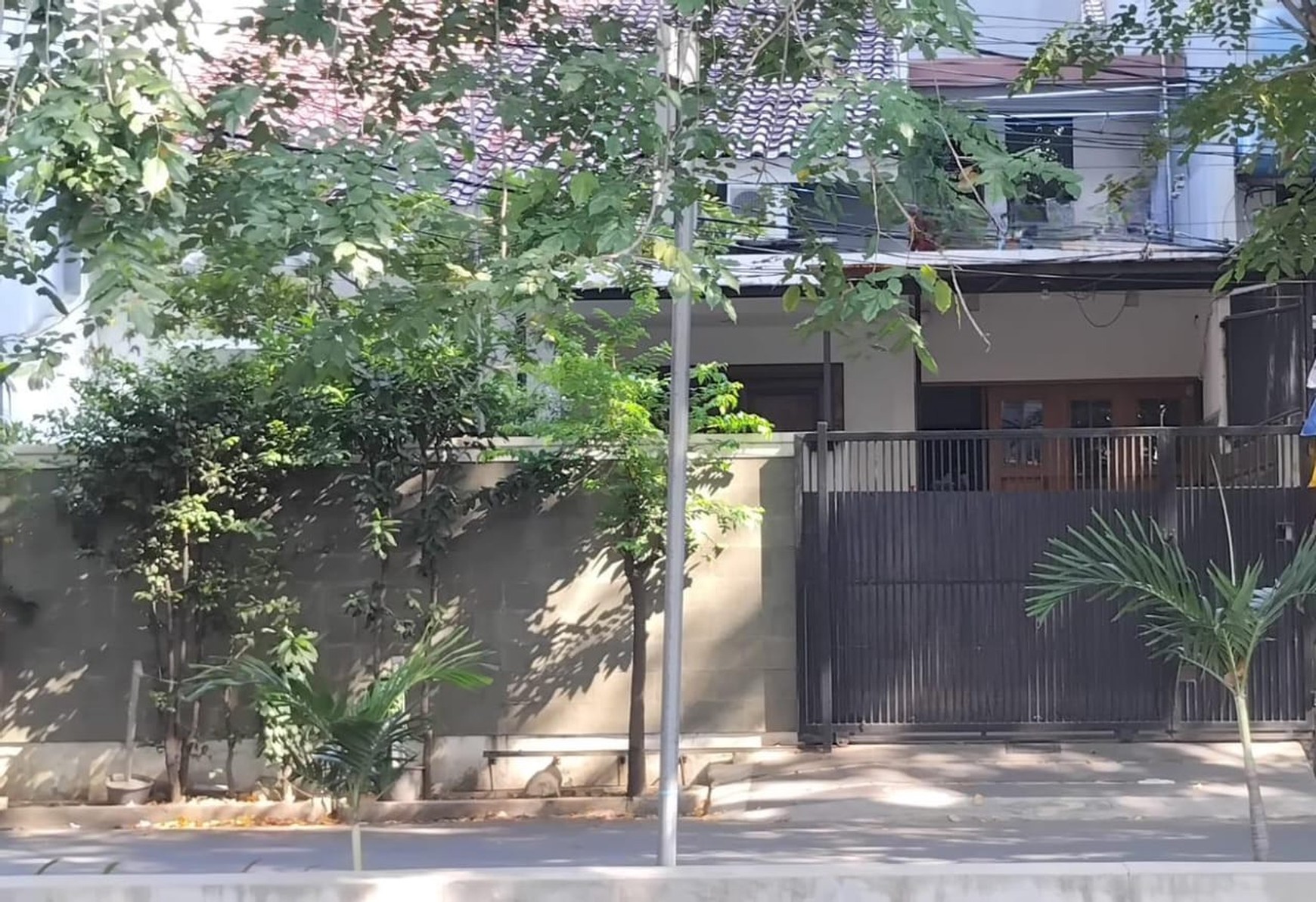 Rumah 1 1/4 lantai siap huni , semi Furnish, lokasi Ok di Gading Putih Raya 