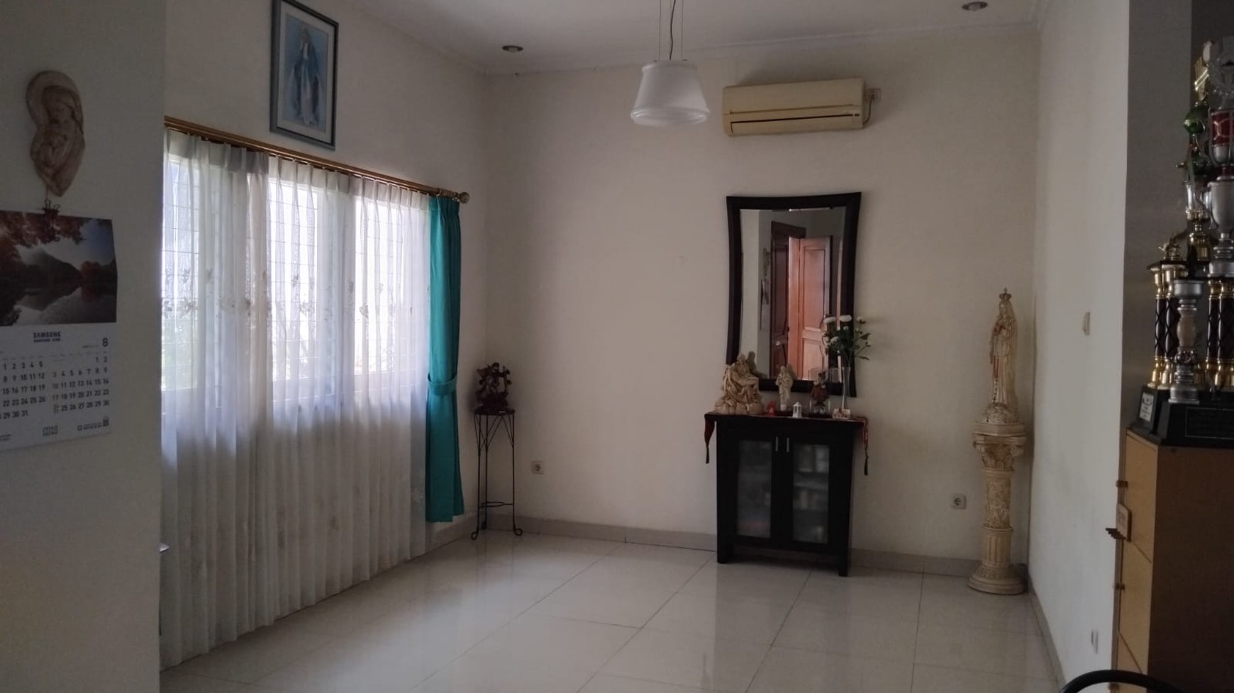 Rumah 1 1/4 lantai siap huni , semi Furnish, lokasi Ok di Gading Putih Raya 