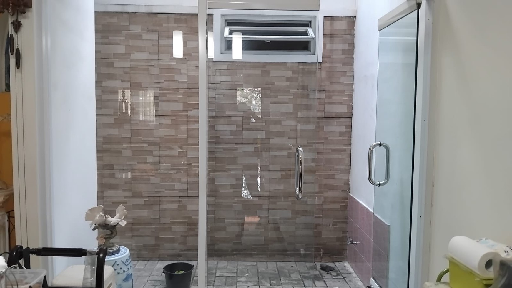 Rumah 1 1/4 lantai siap huni , semi Furnish, lokasi Ok di Gading Putih Raya 